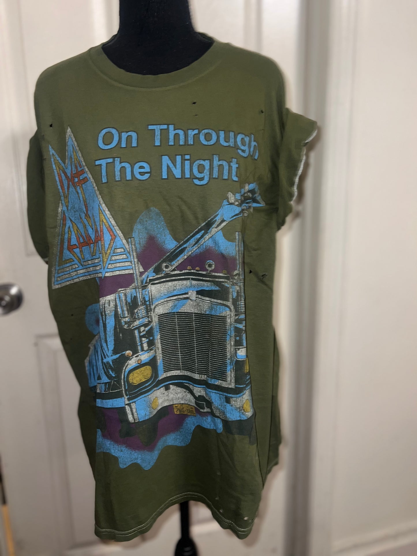 Def Leppard Oversized Distressed Tee