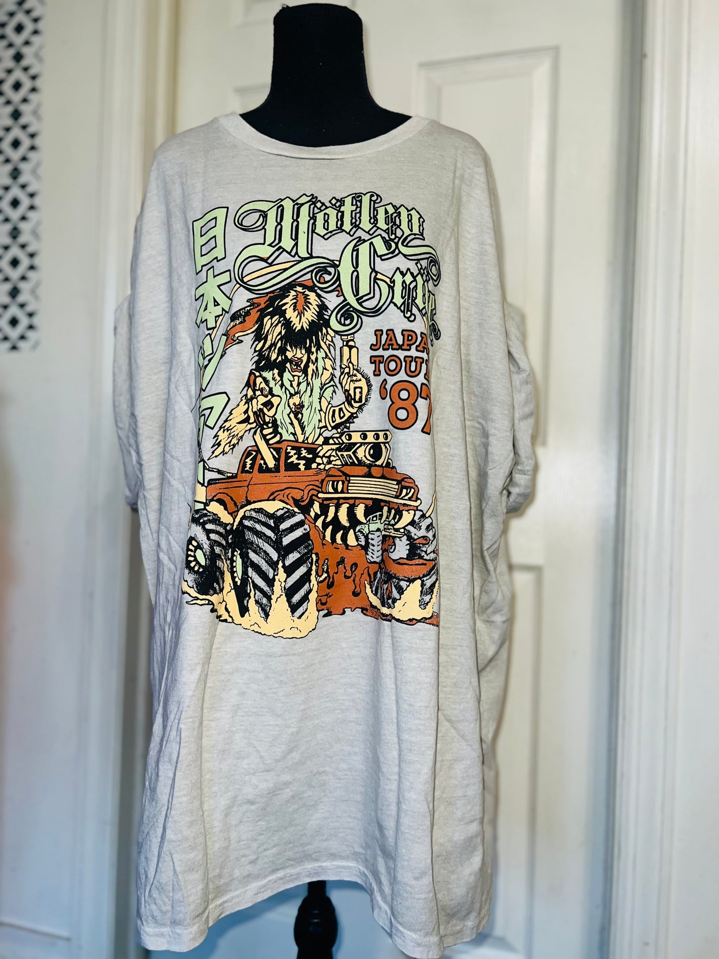 Motley Crue Oversized Distressed Tee