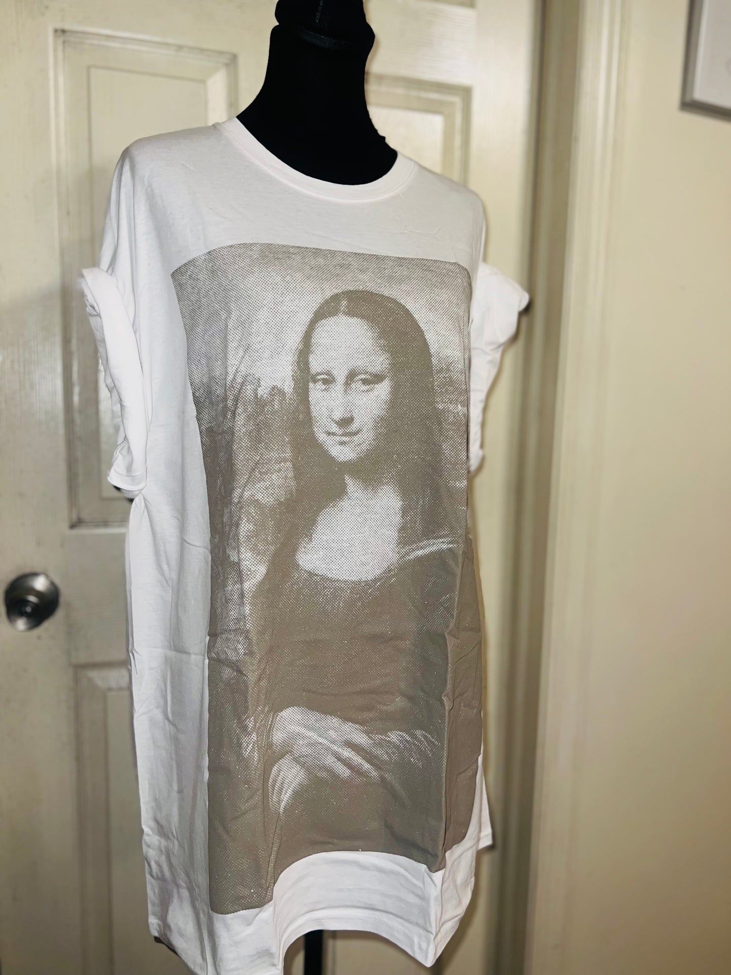 Mona Lisa Oversized Distressed Tee