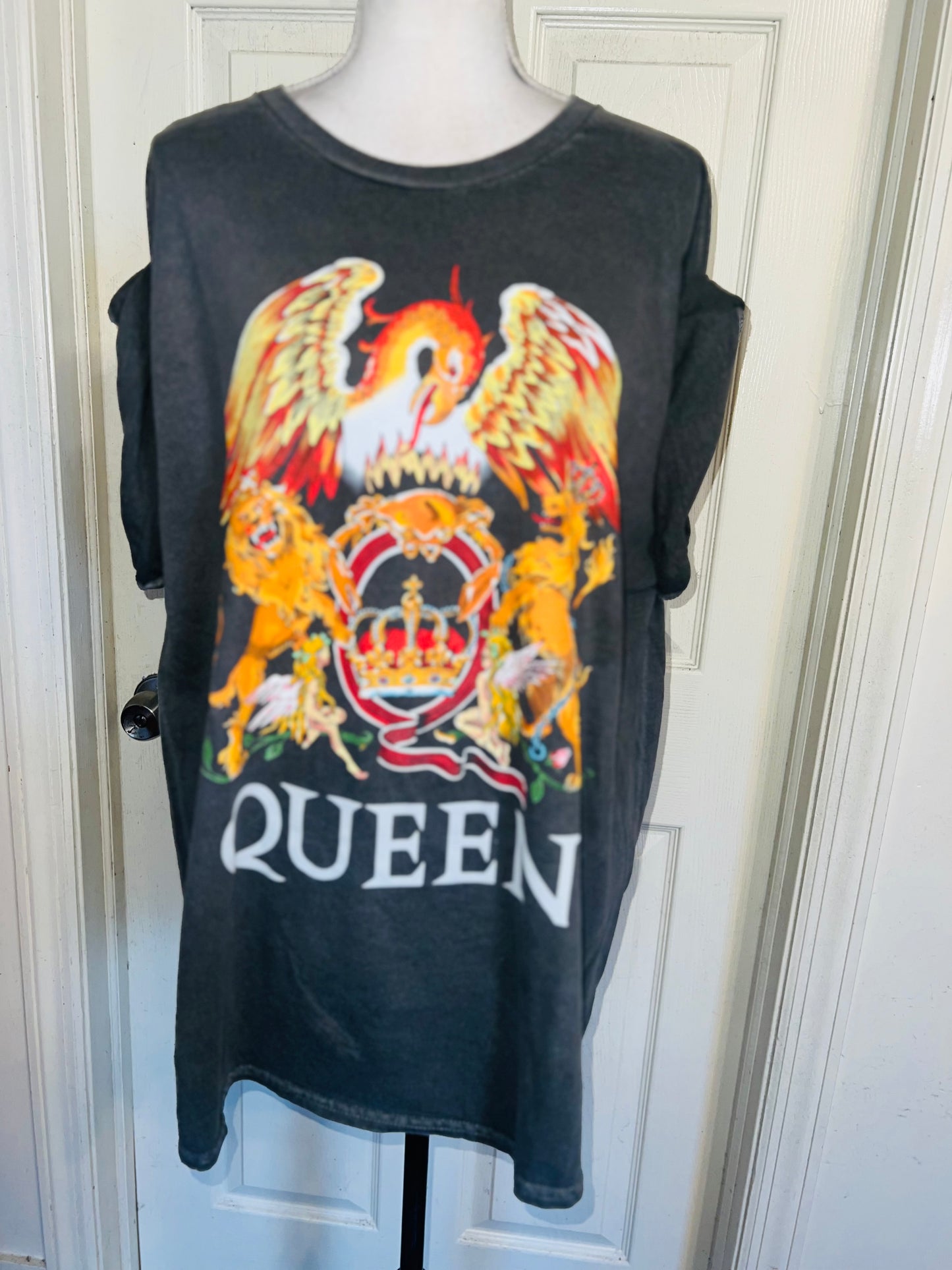 Queen Oversized Distressed Tee