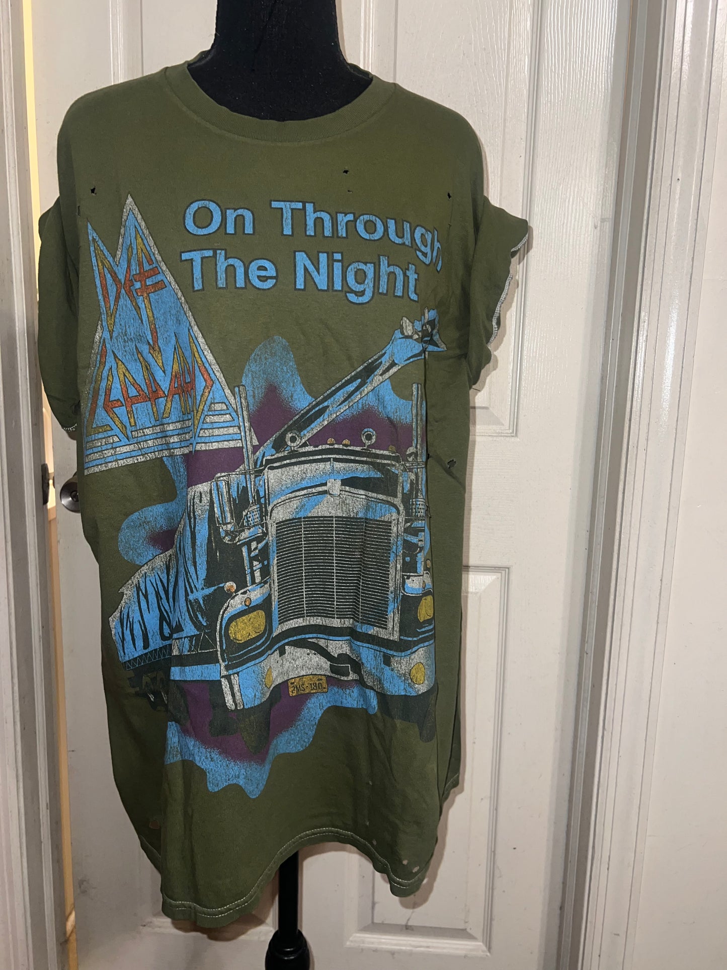 Def Leppard Oversized Distressed Tee