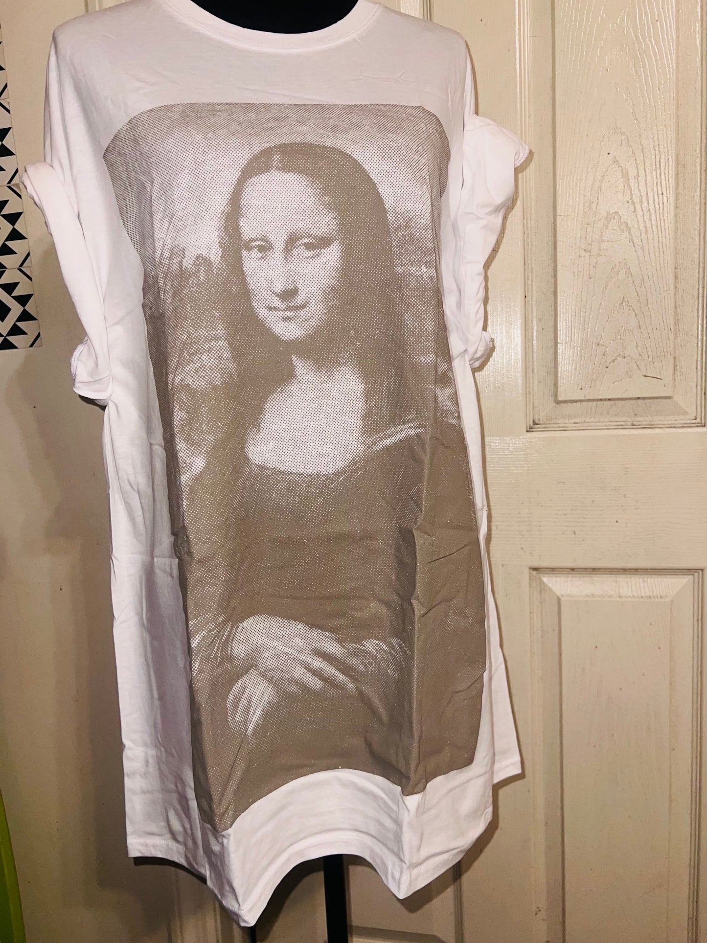 Mona Lisa Oversized Distressed Tee