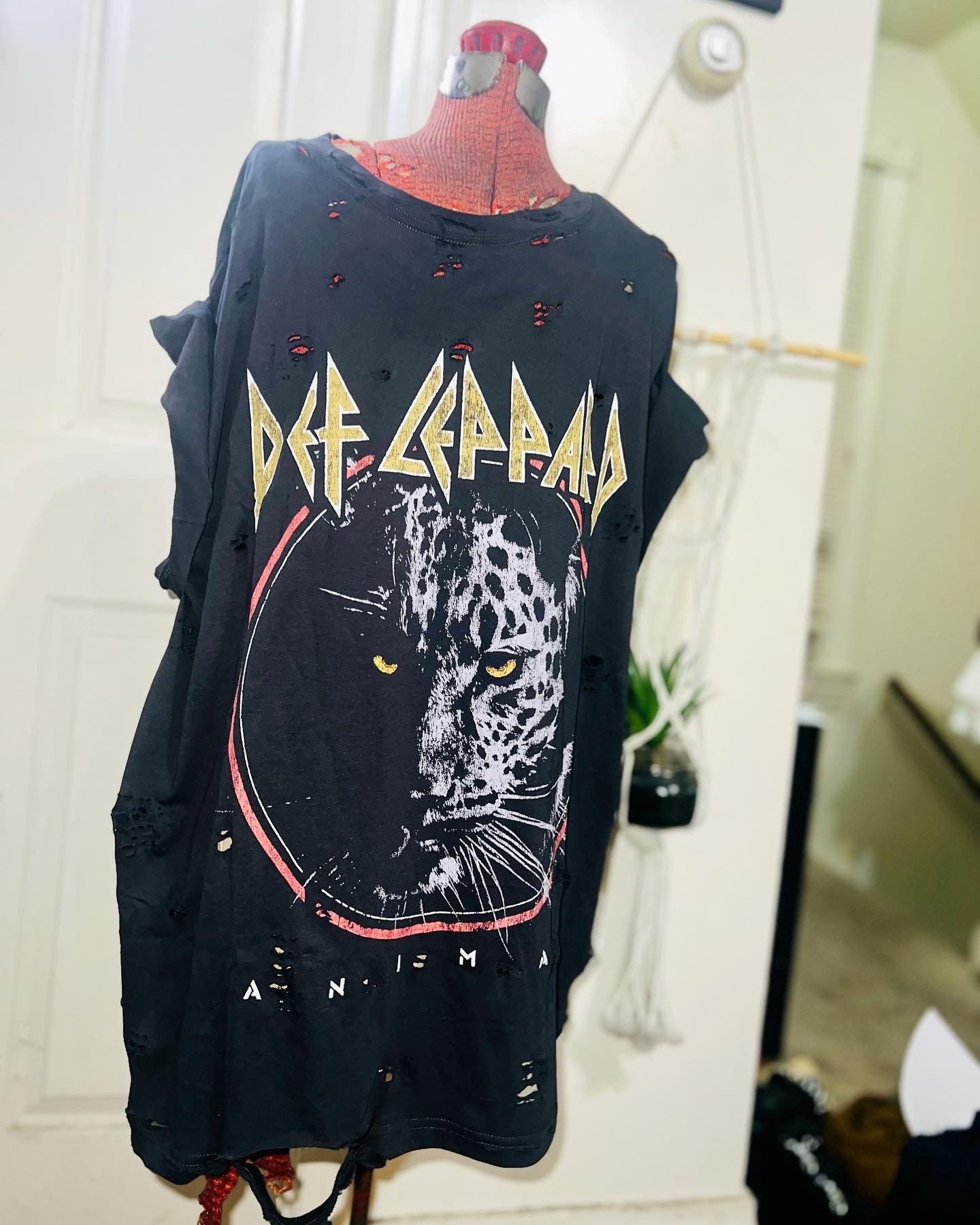 Def Leppard Animal Oversized Tee