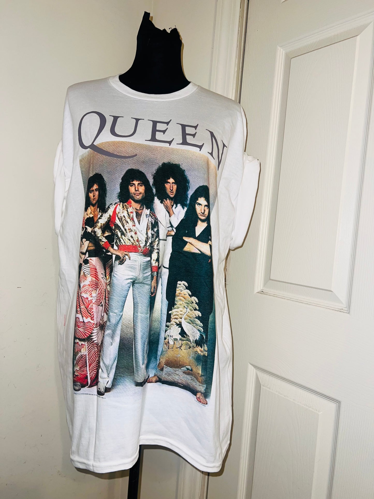 Queen Oversized Distressed Tee