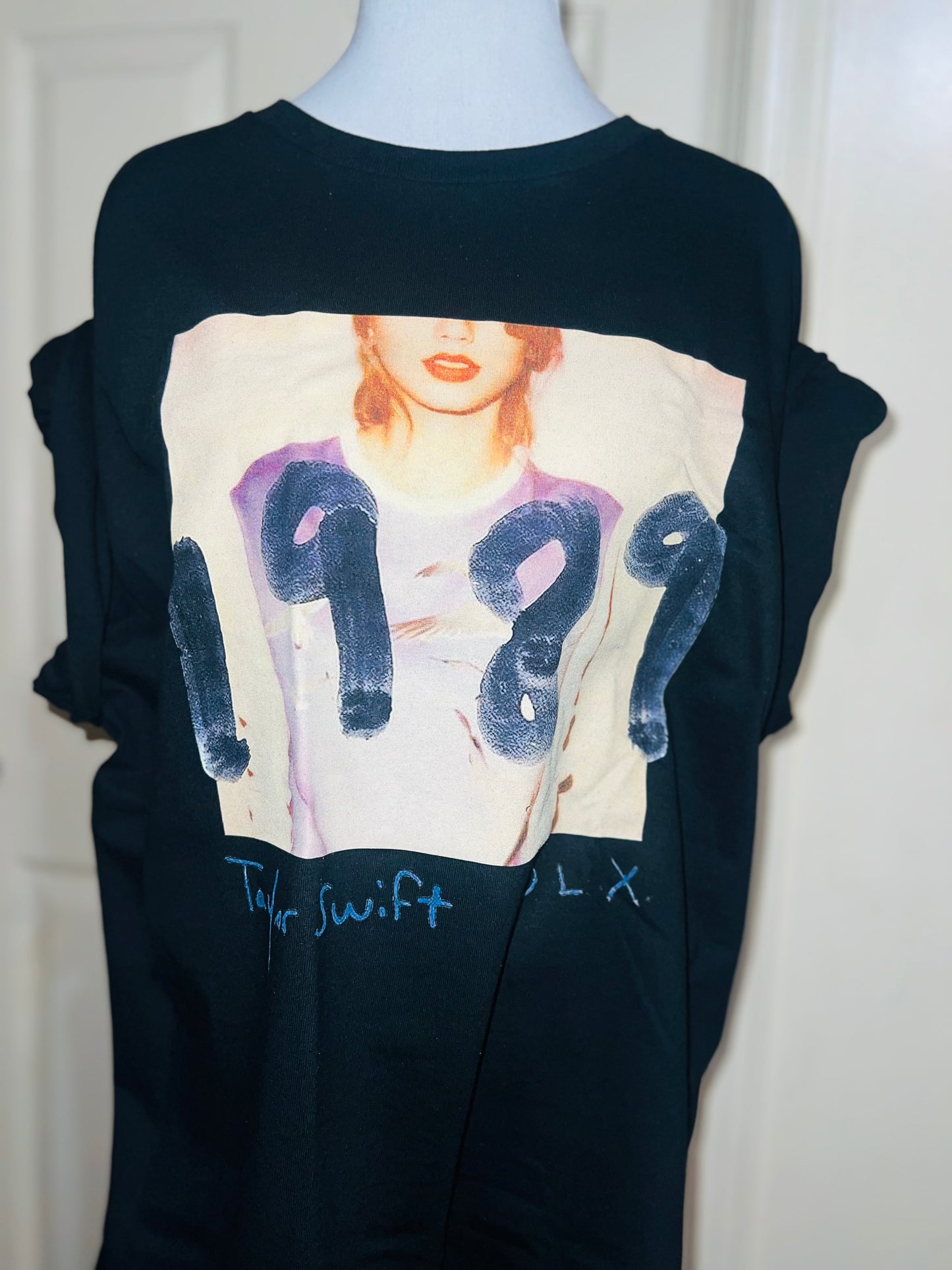 Taylor Swift 1989 Oversized Distressed Tee
