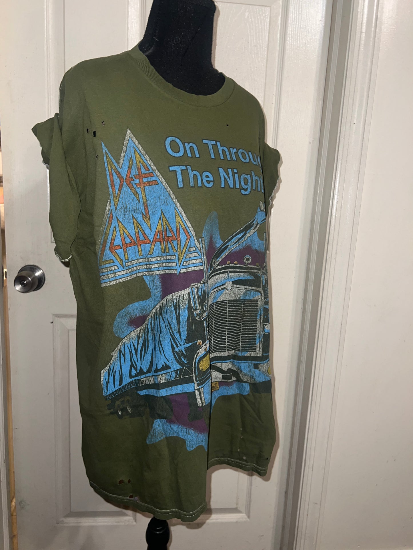 Def Leppard Oversized Distressed Tee