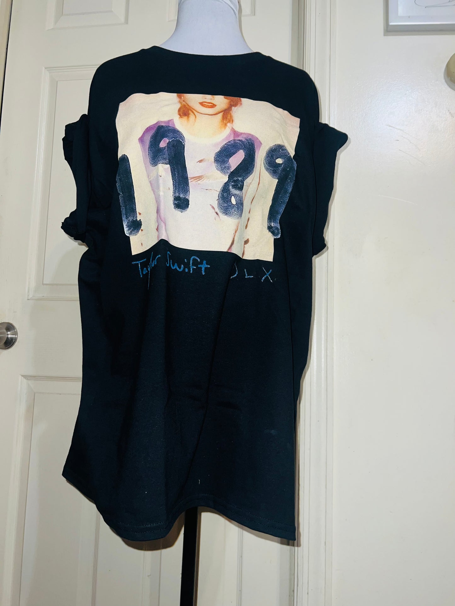 Taylor Swift 1989 Oversized Distressed Tee