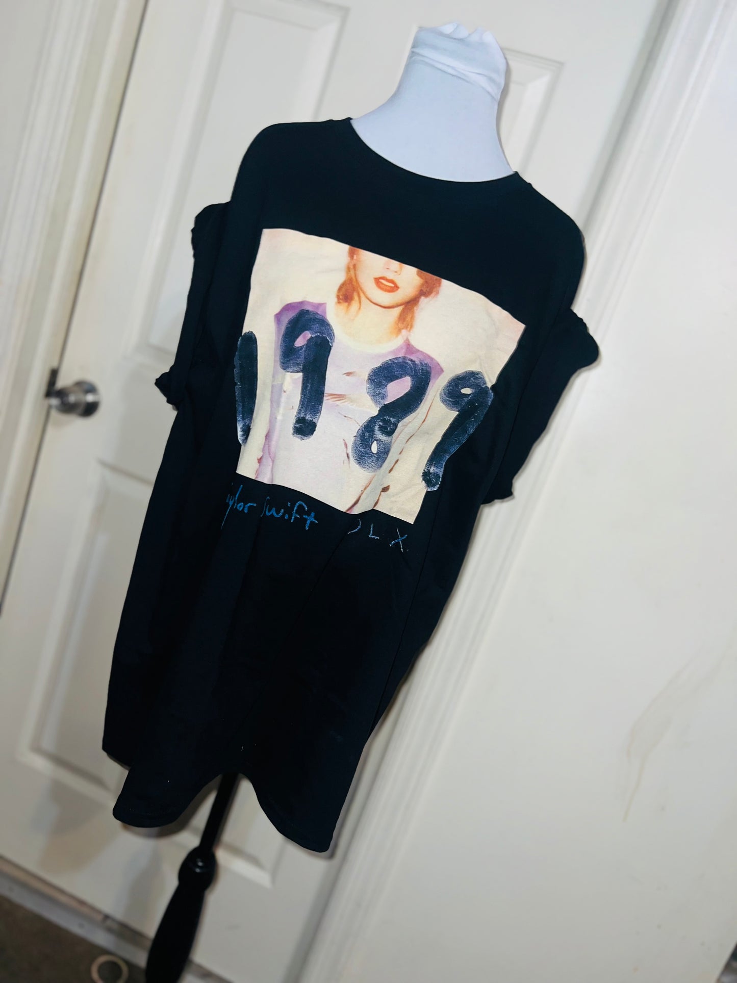 Taylor Swift 1989 Oversized Distressed Tee