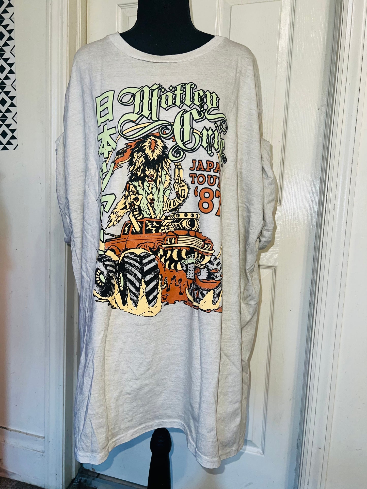 Motley Crue Oversized Distressed Tee