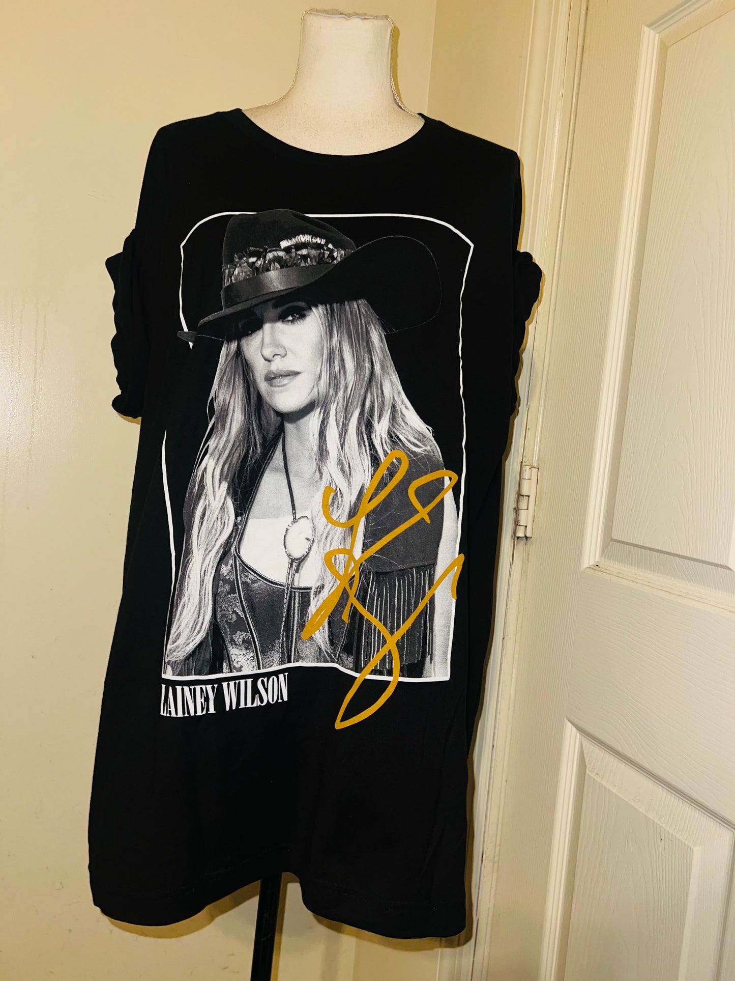 Lainey Wilson Oversized Distressed Tee