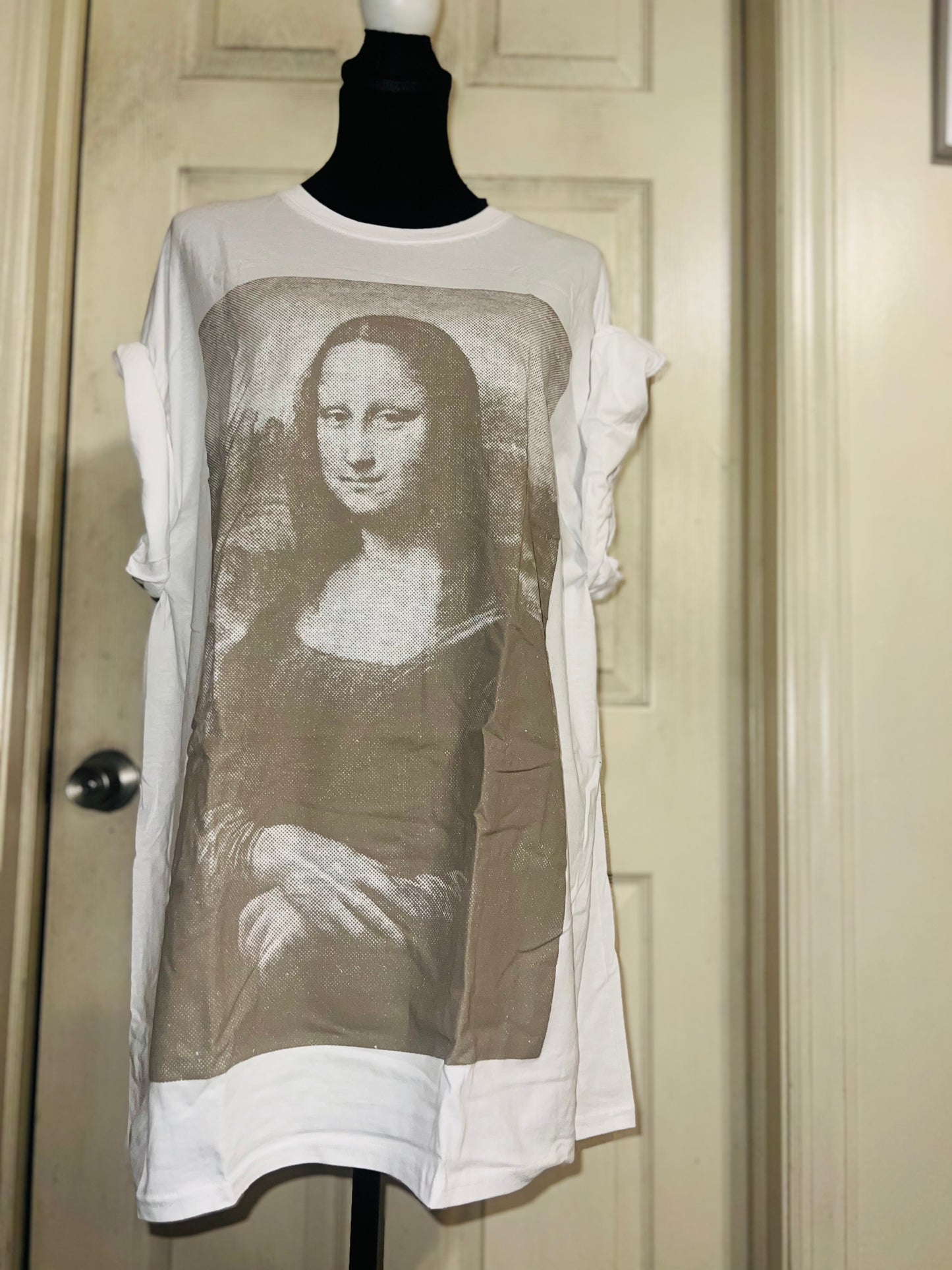 Mona Lisa Oversized Distressed Tee