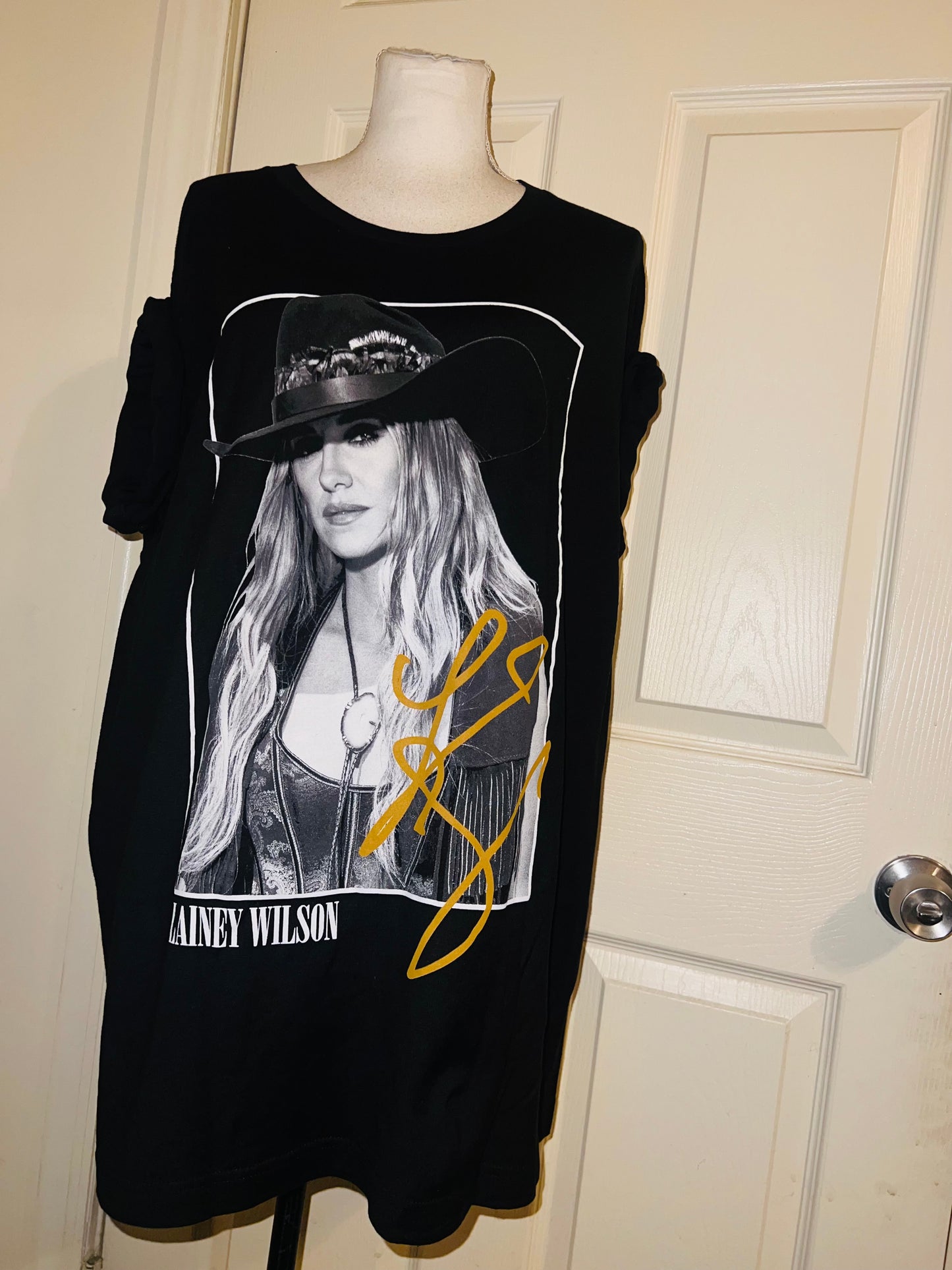 Lainey Wilson Oversized Distressed Tee