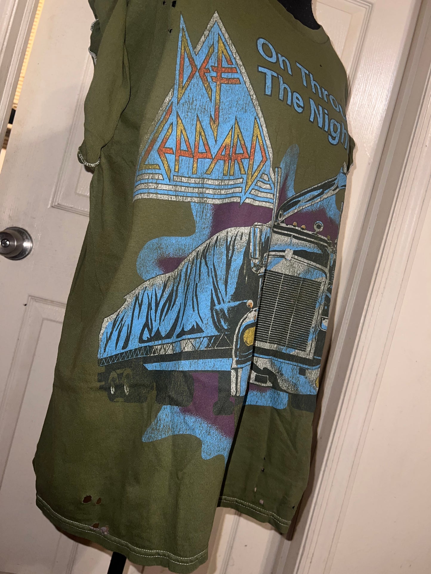 Def Leppard Oversized Distressed Tee