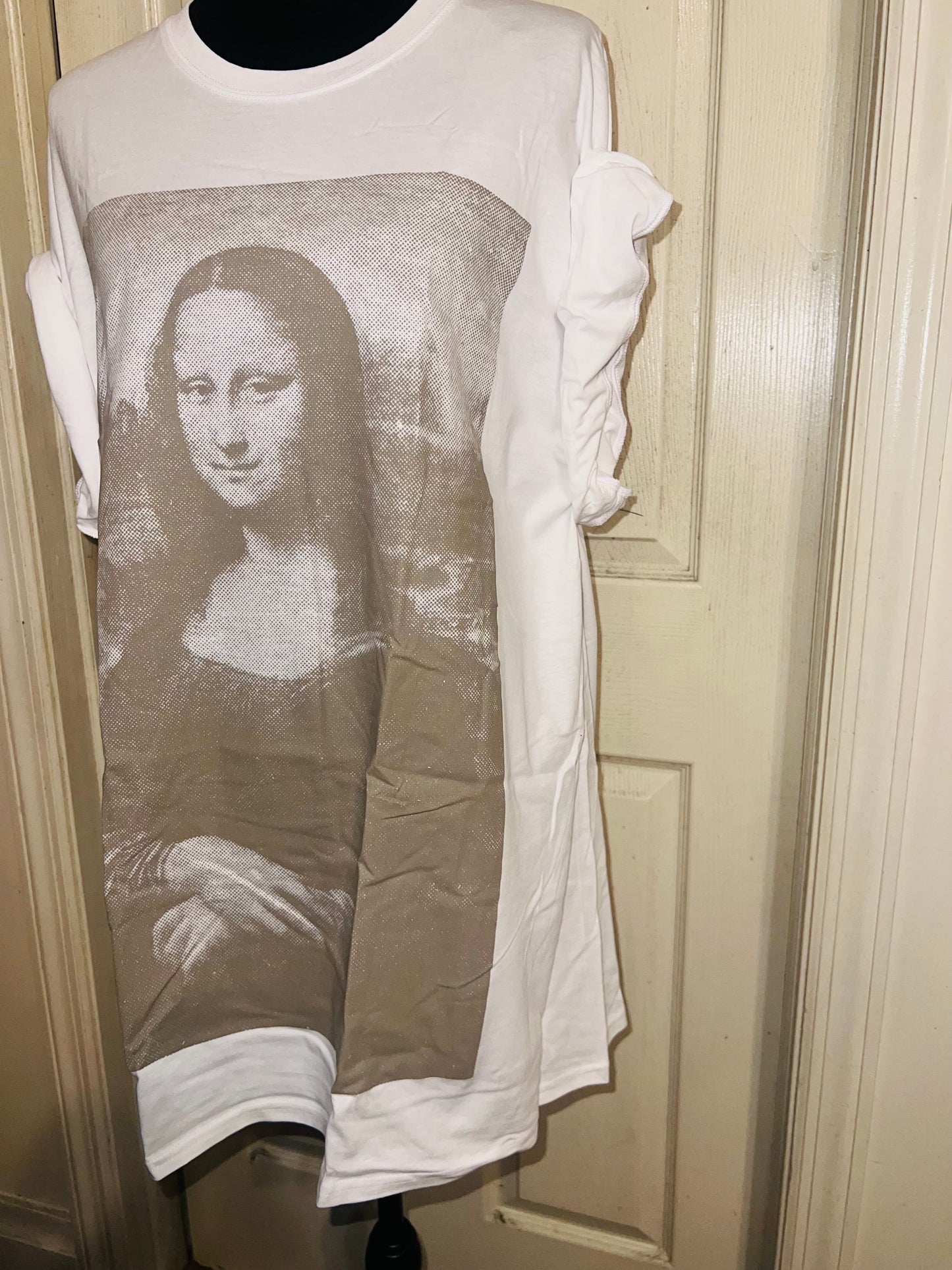 Mona Lisa Oversized Distressed Tee