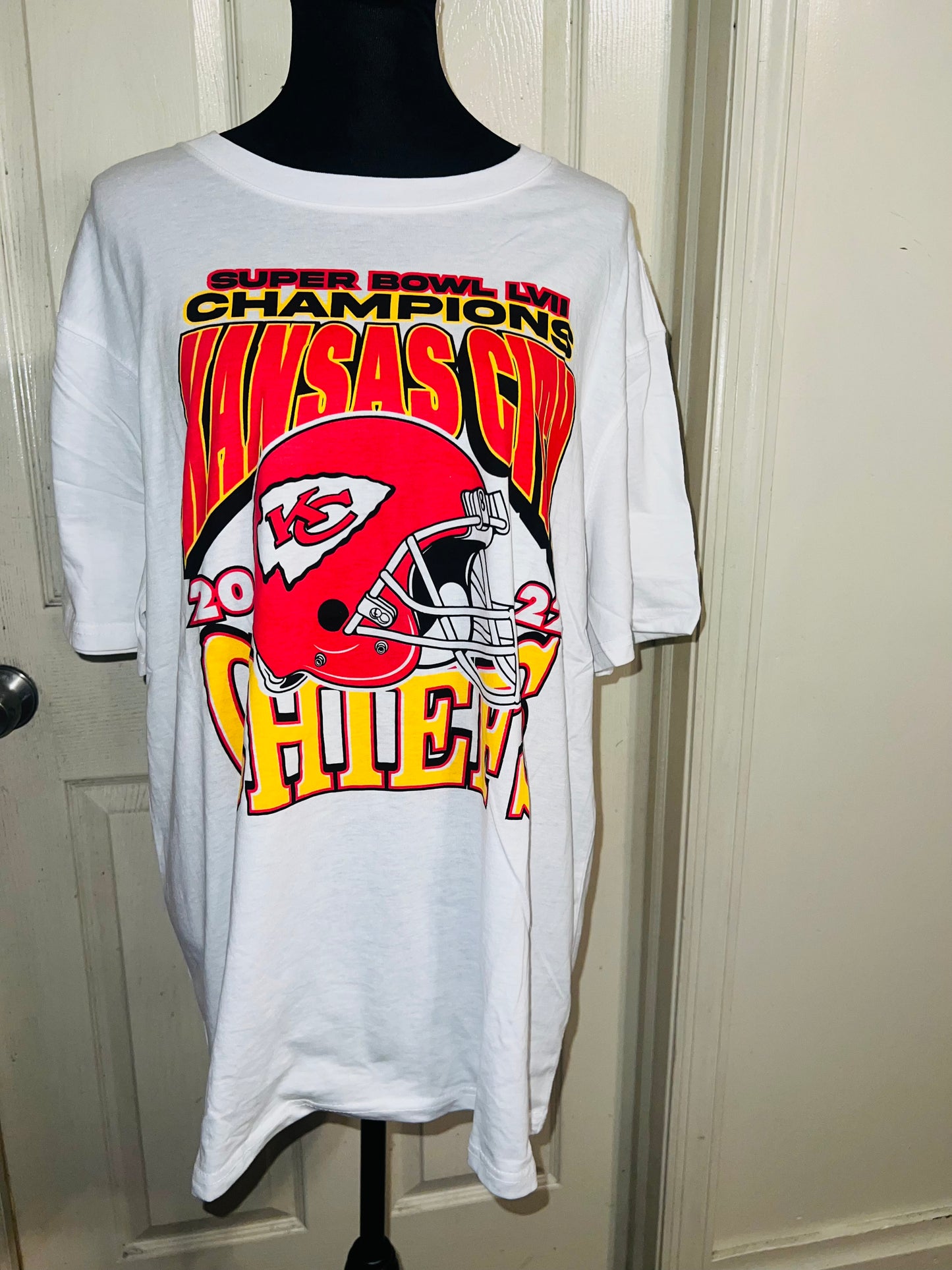 Kansas City Chiefs Oversized Distressed Tee
