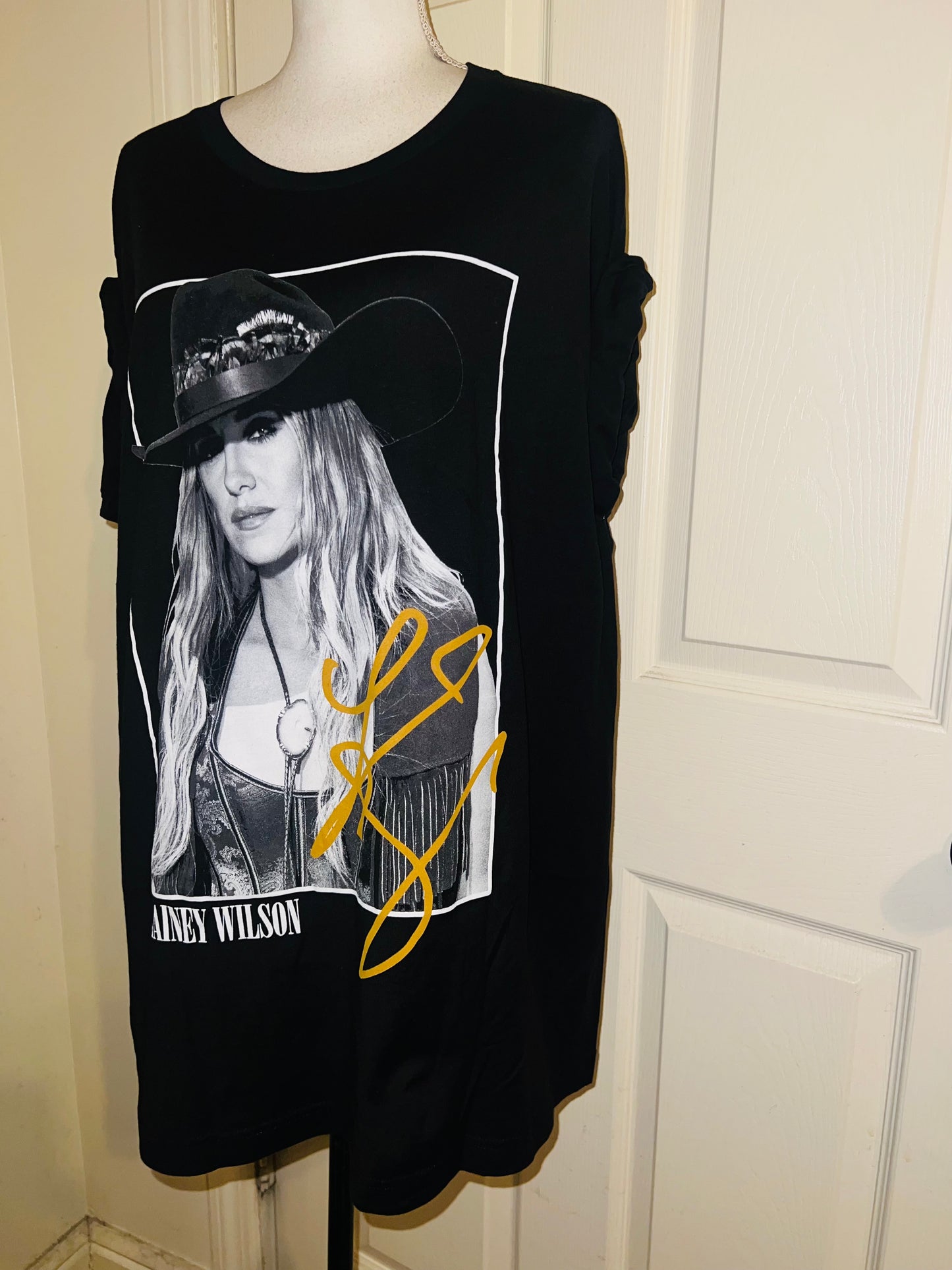 Lainey Wilson Oversized Distressed Tee