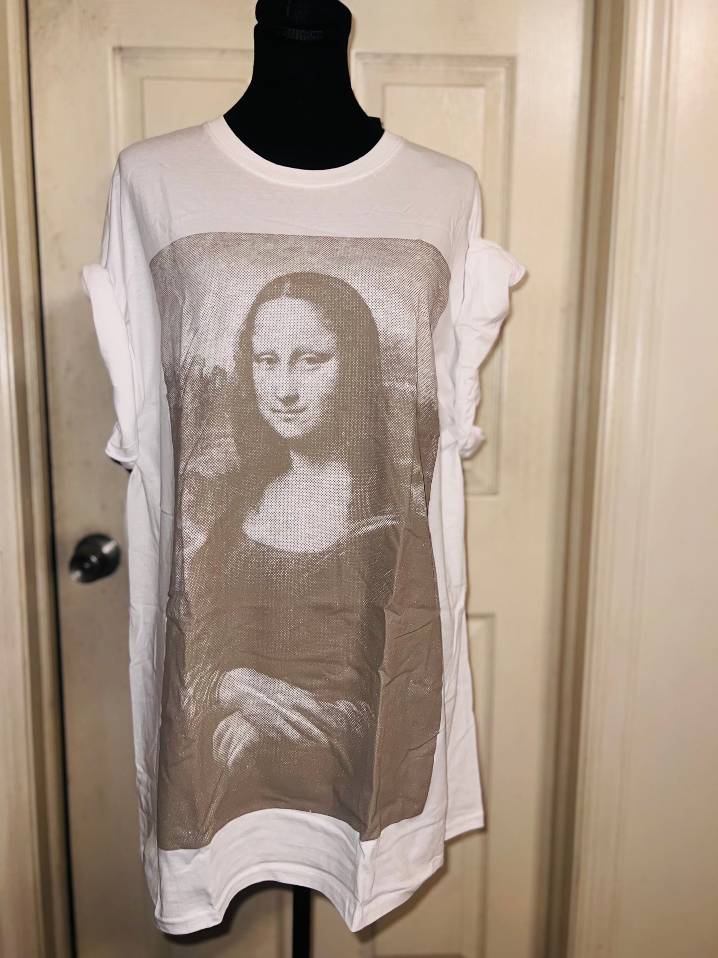 Mona Lisa Oversized Distressed Tee