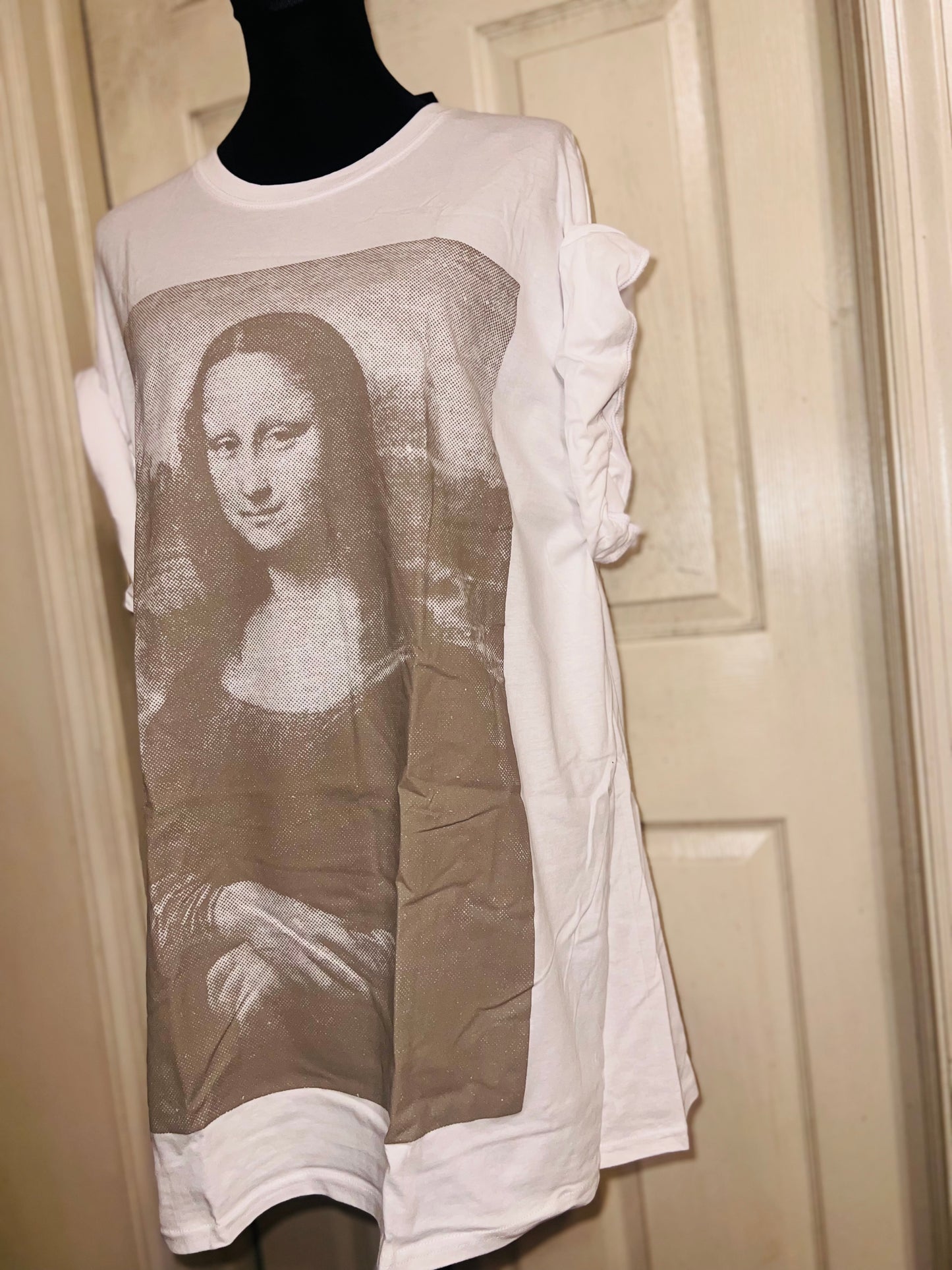 Mona Lisa Oversized Distressed Tee