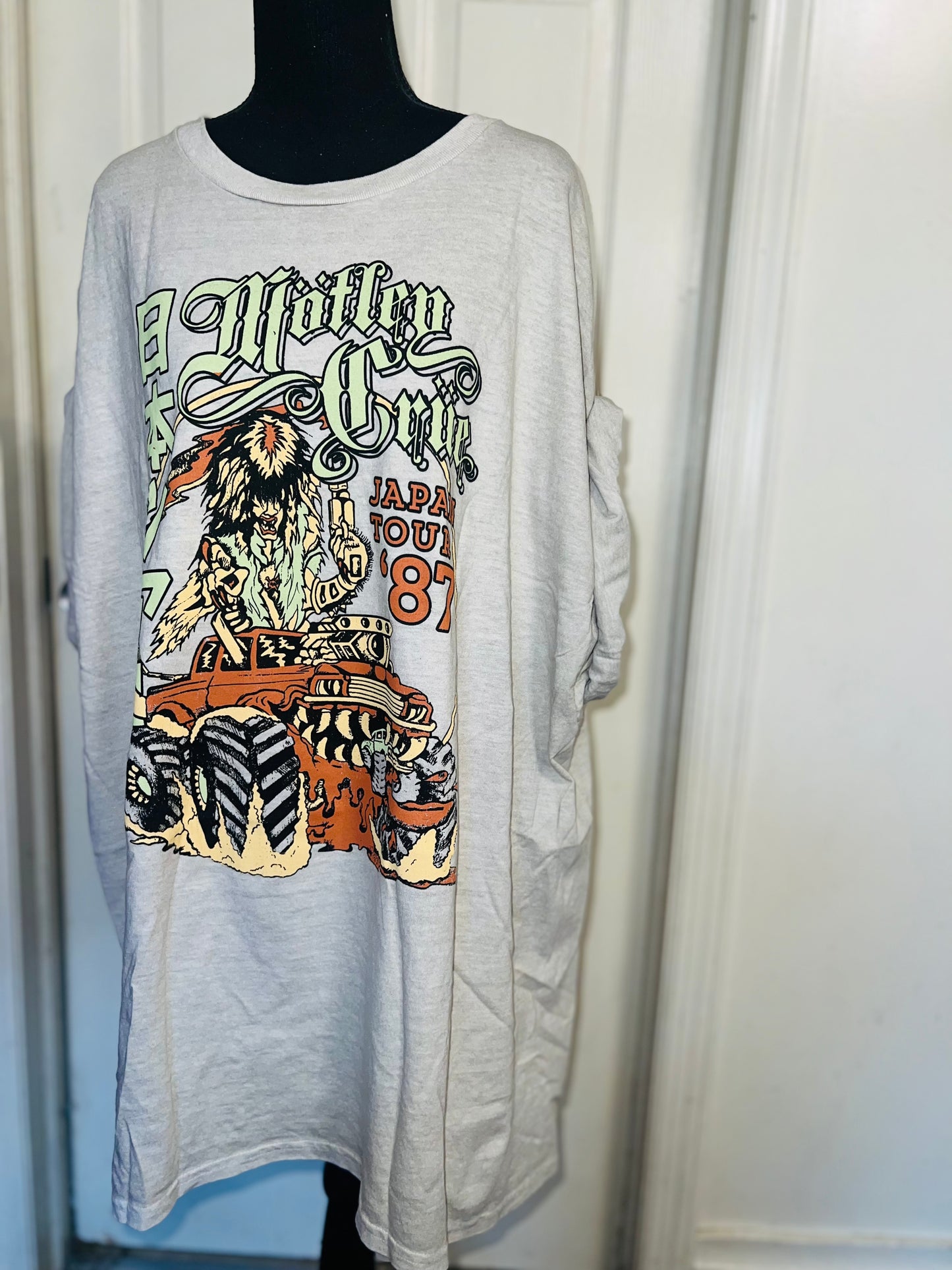 Motley Crue Oversized Distressed Tee
