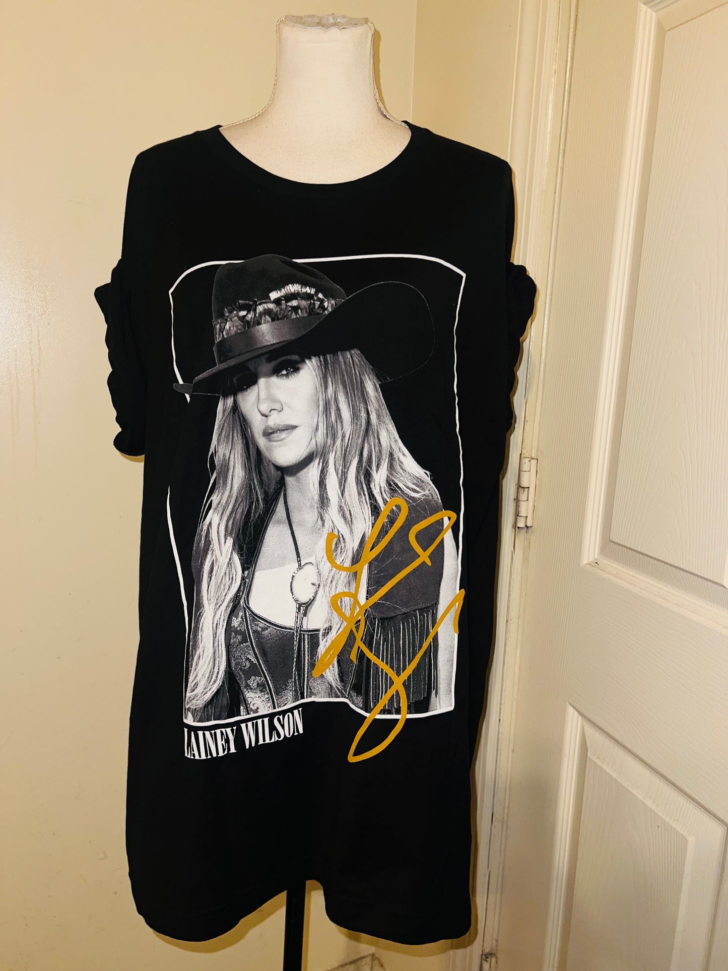 Lainey Wilson Oversized Distressed Tee
