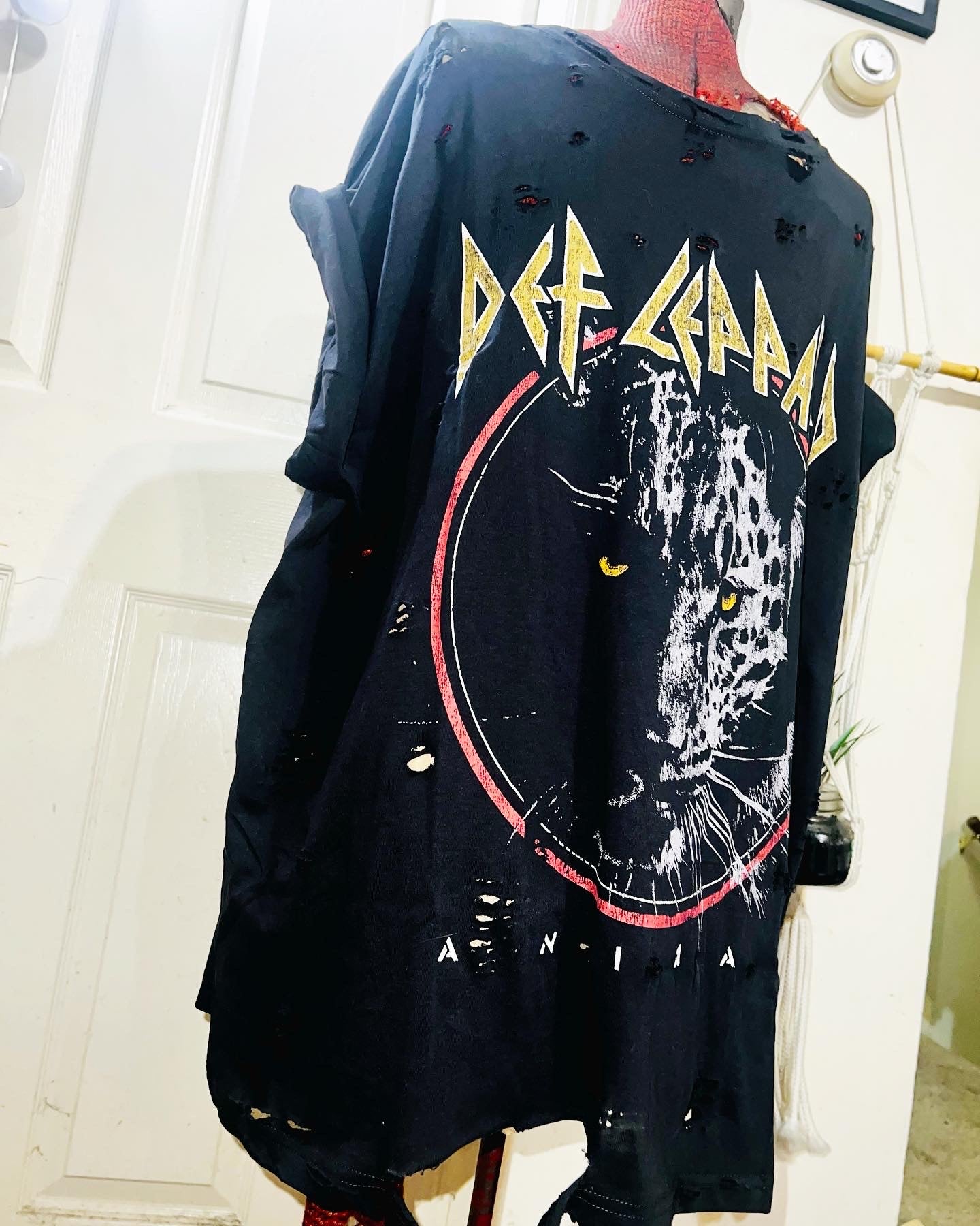 Def Leppard Animal Oversized Tee