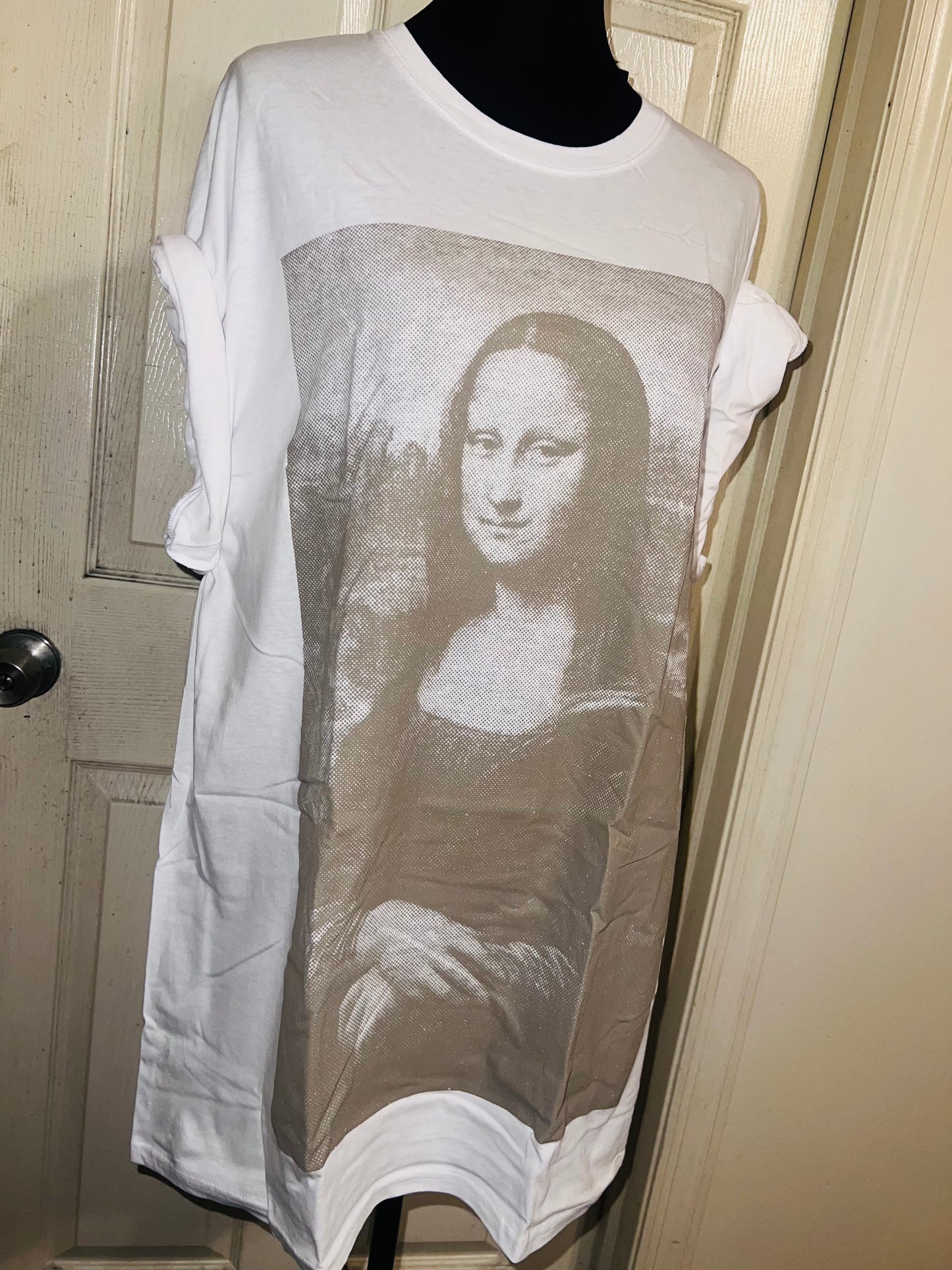 Mona Lisa Oversized Distressed Tee