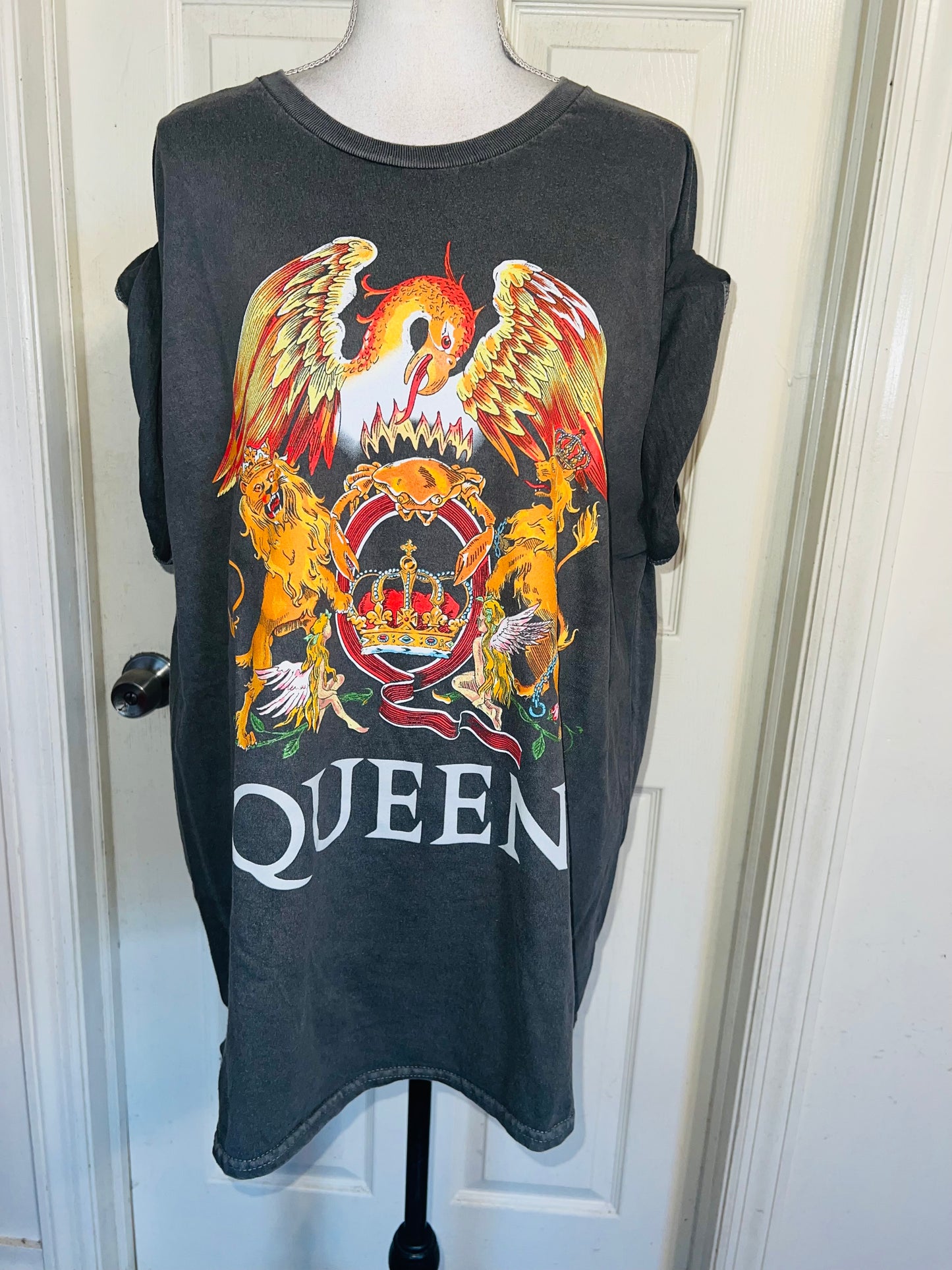 Queen Oversized Distressed Tee