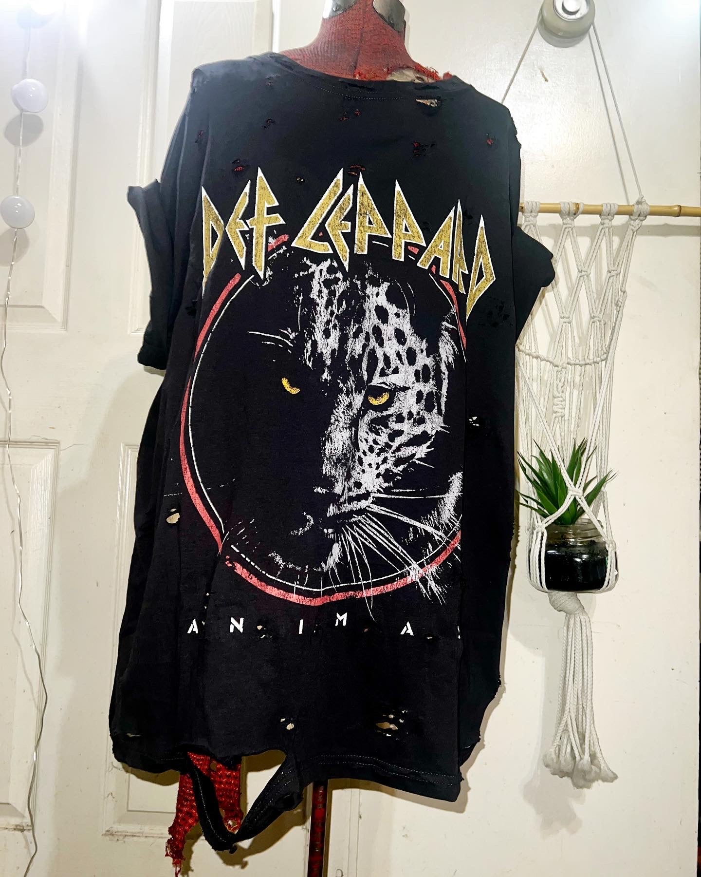 Def Leppard Animal Oversized Tee