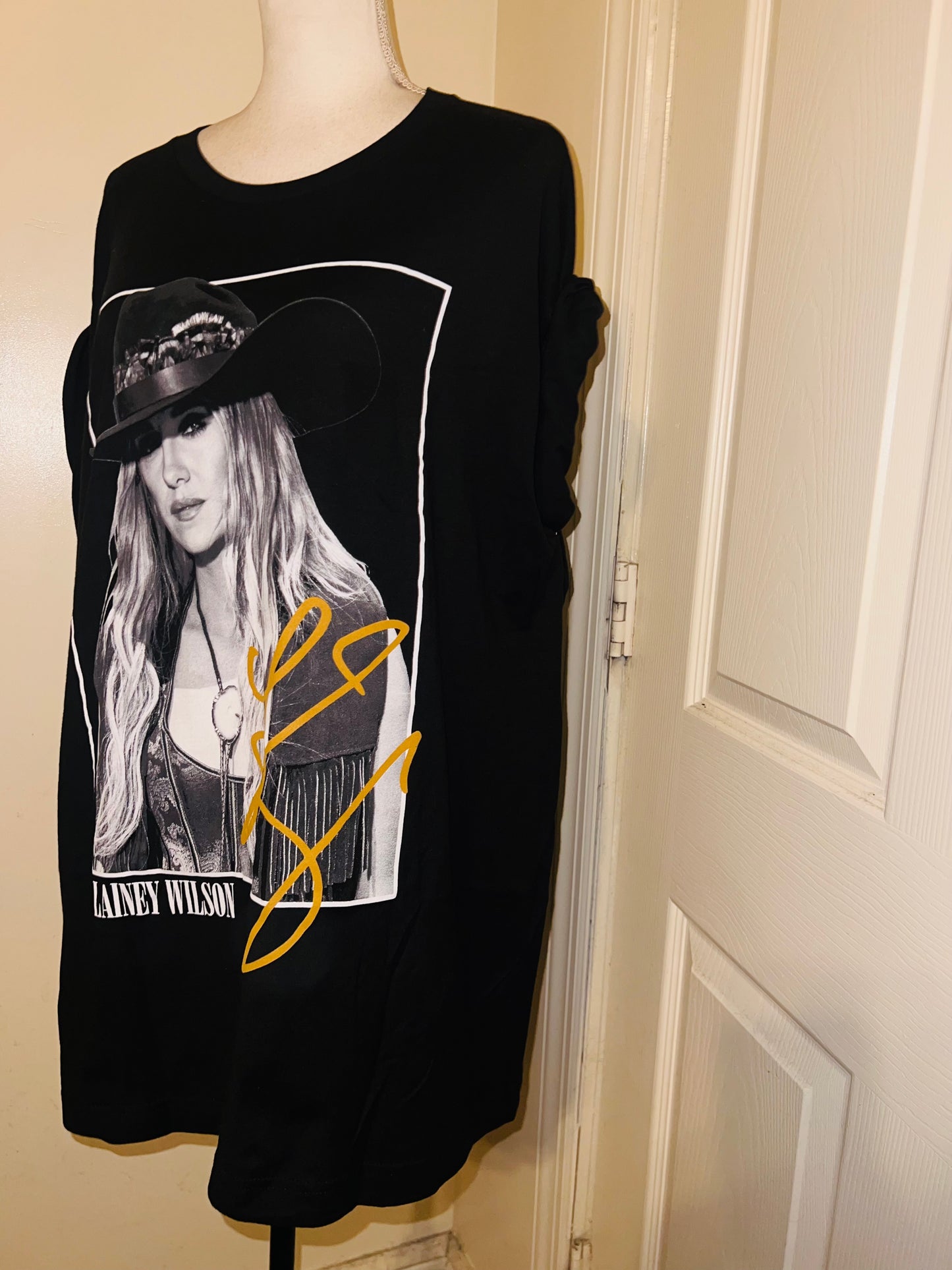 Lainey Wilson Oversized Distressed Tee