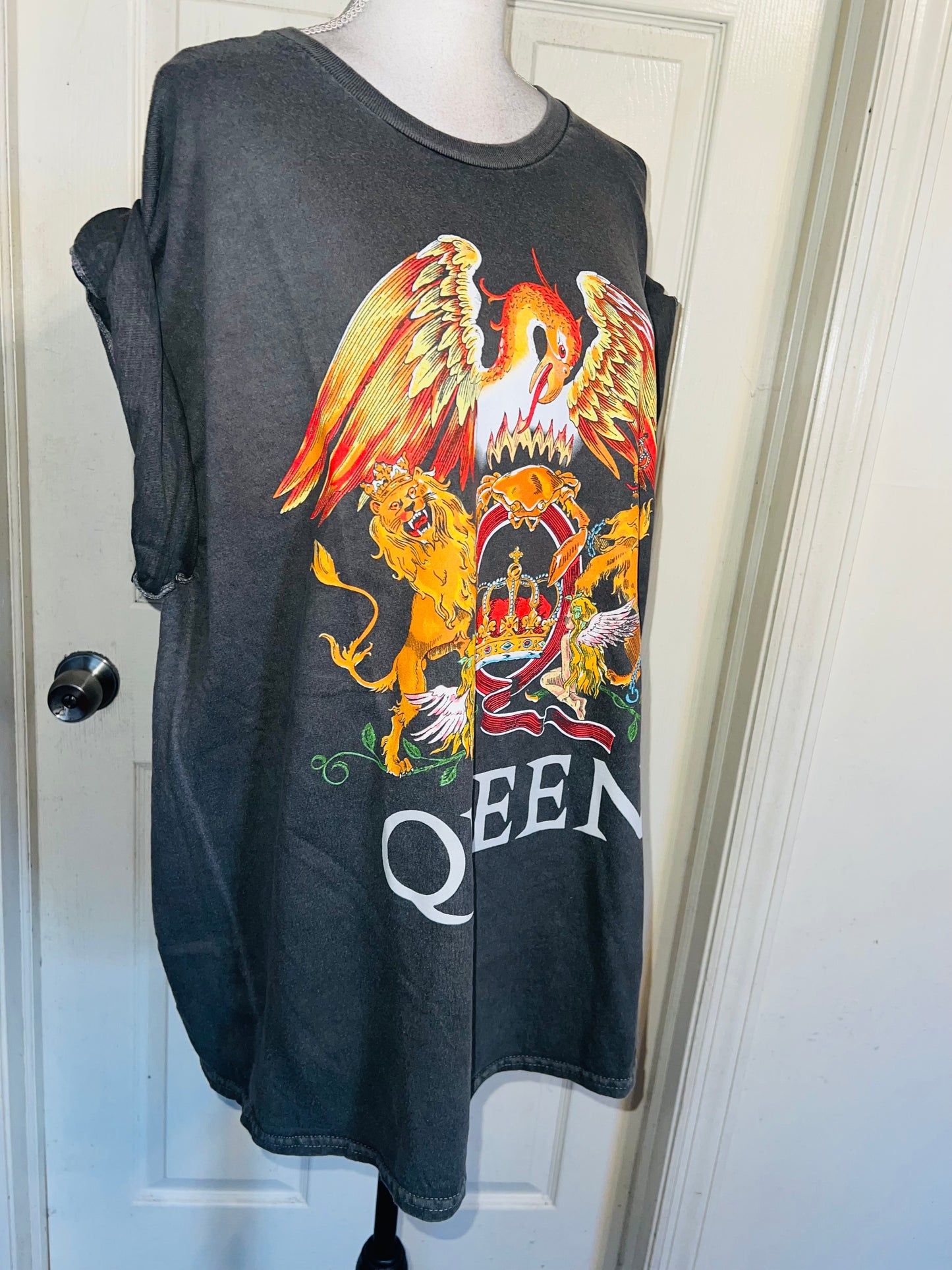 Queen Oversized Distressed Tee