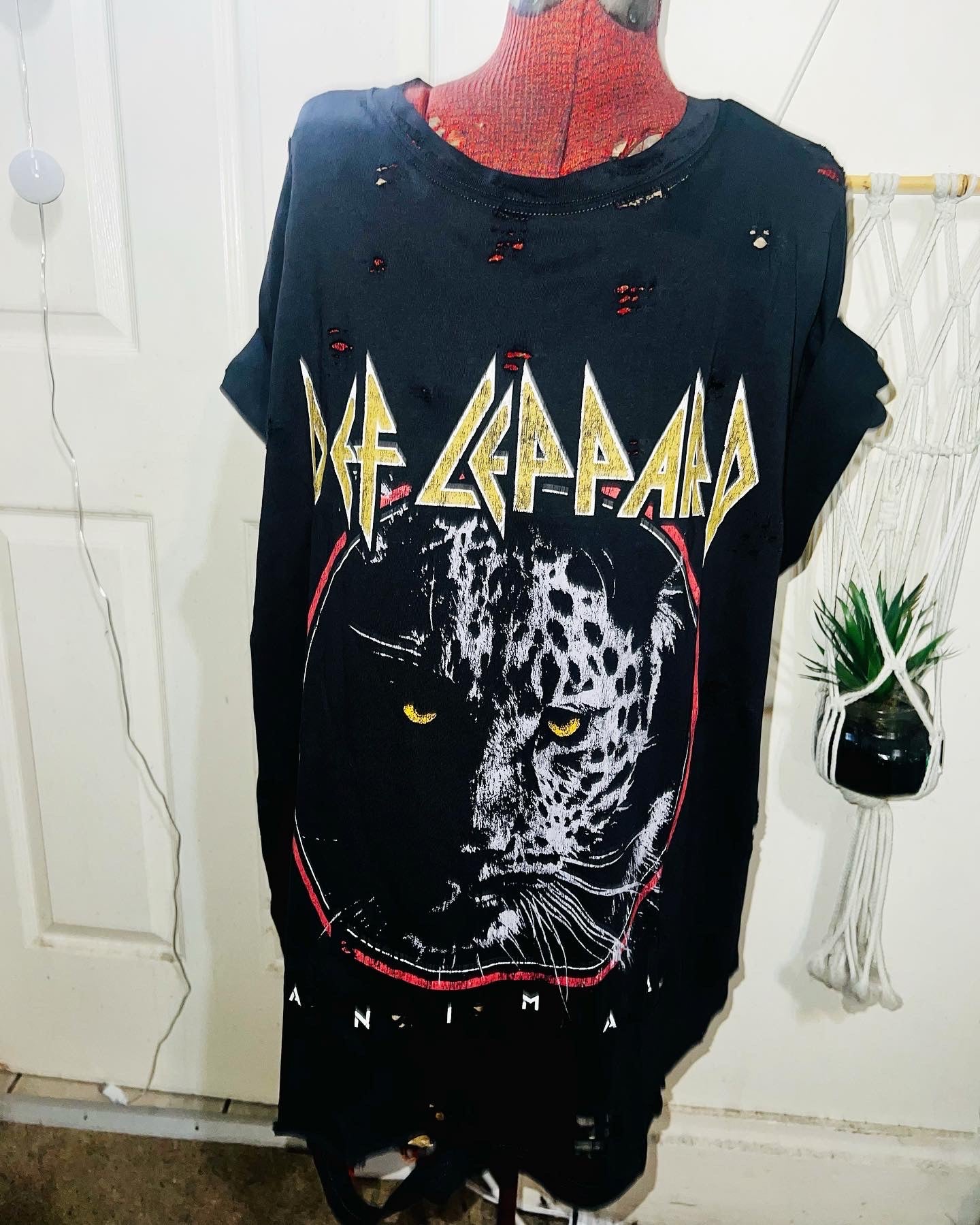 Def Leppard Animal Oversized Tee
