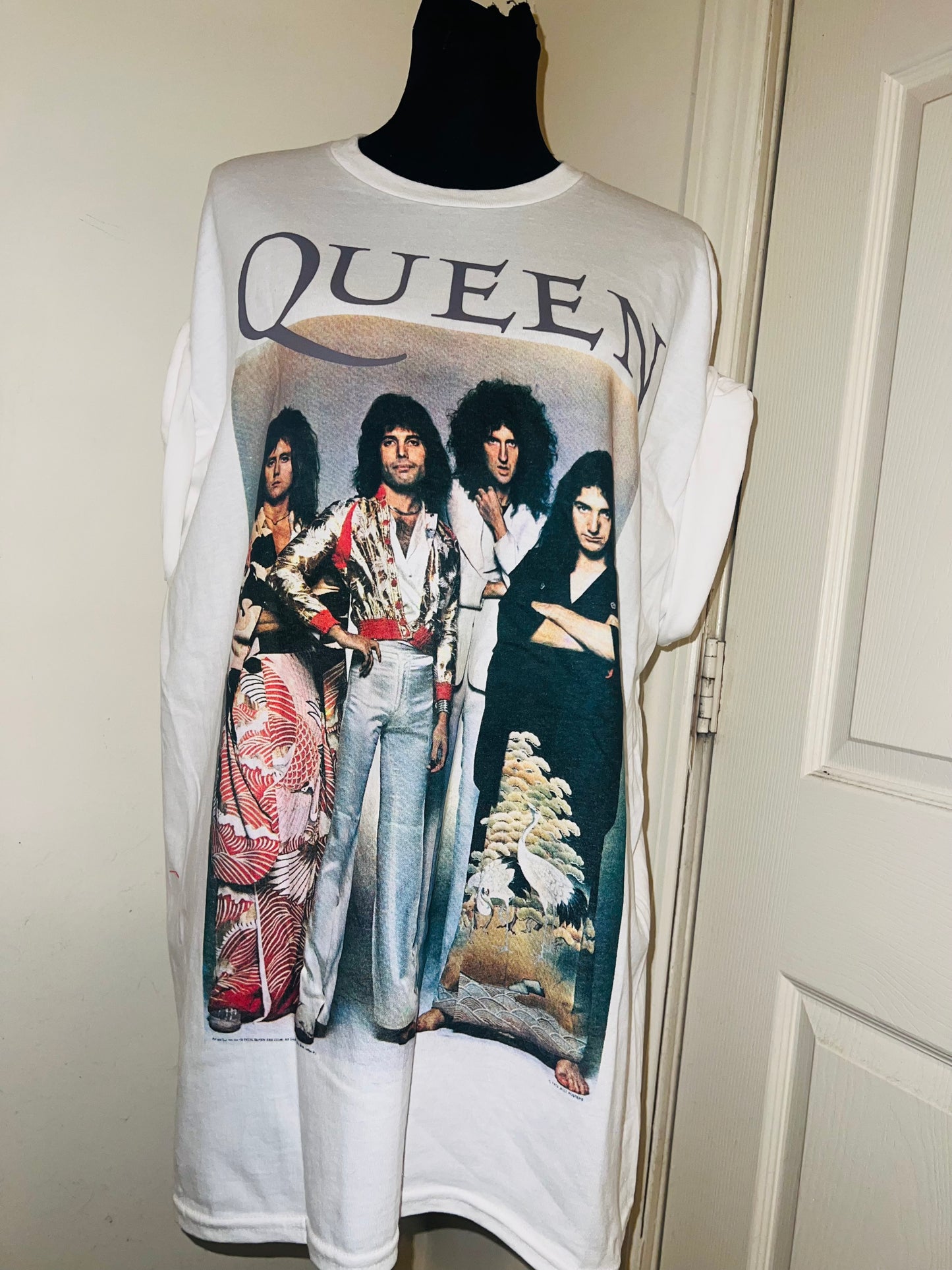 Queen Oversized Distressed Tee