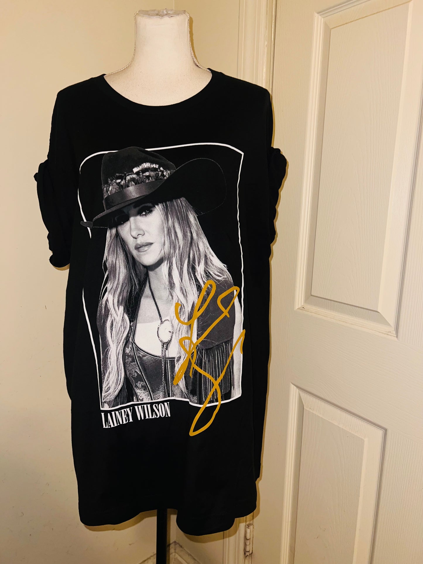 Lainey Wilson Oversized Distressed Tee