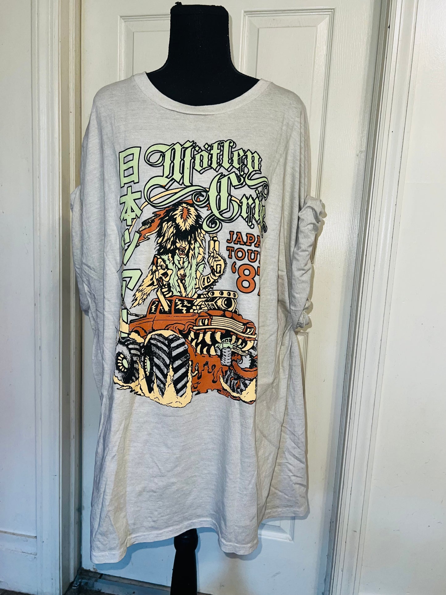 Motley Crue Oversized Distressed Tee