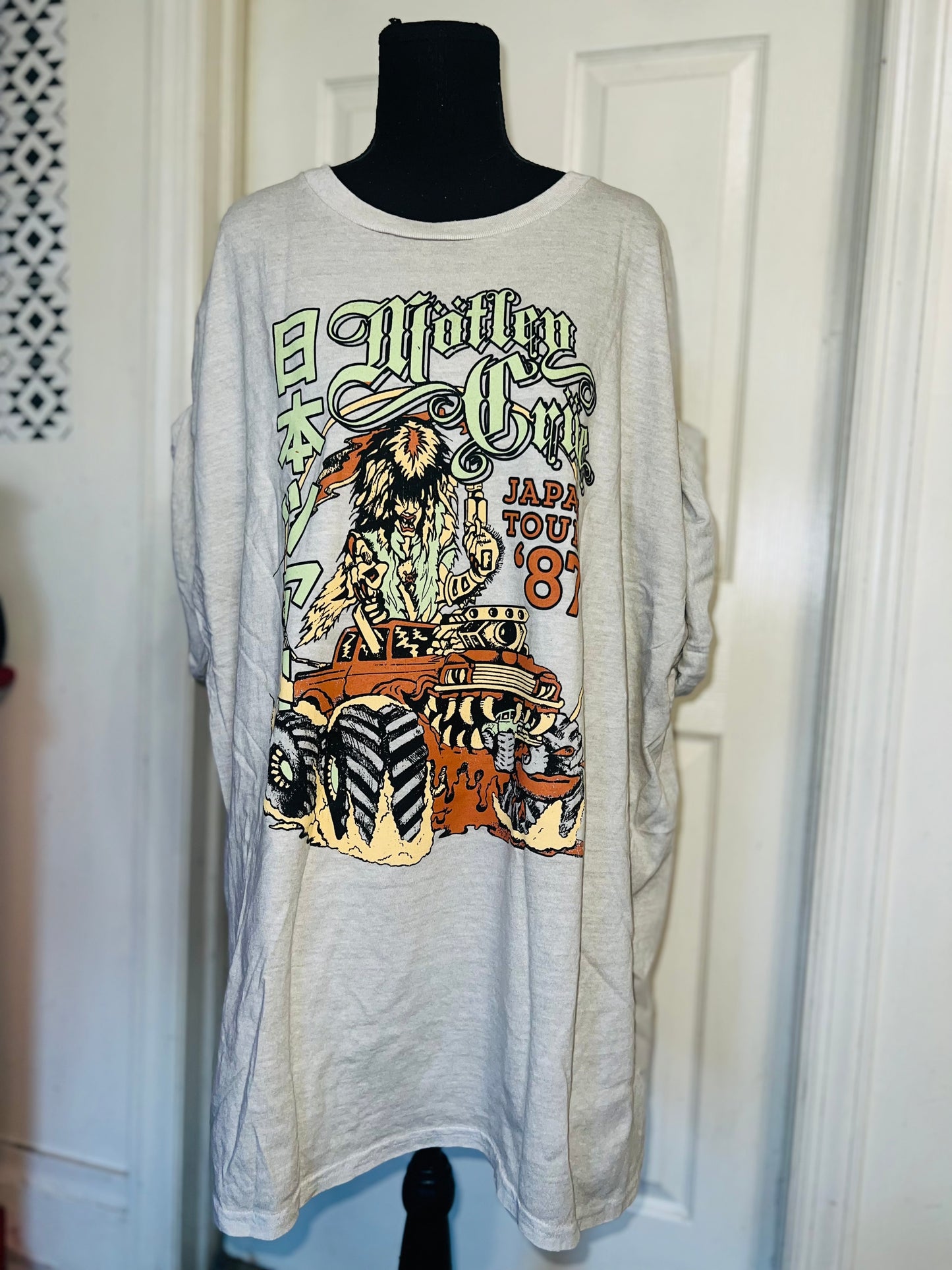 Motley Crue Oversized Distressed Tee