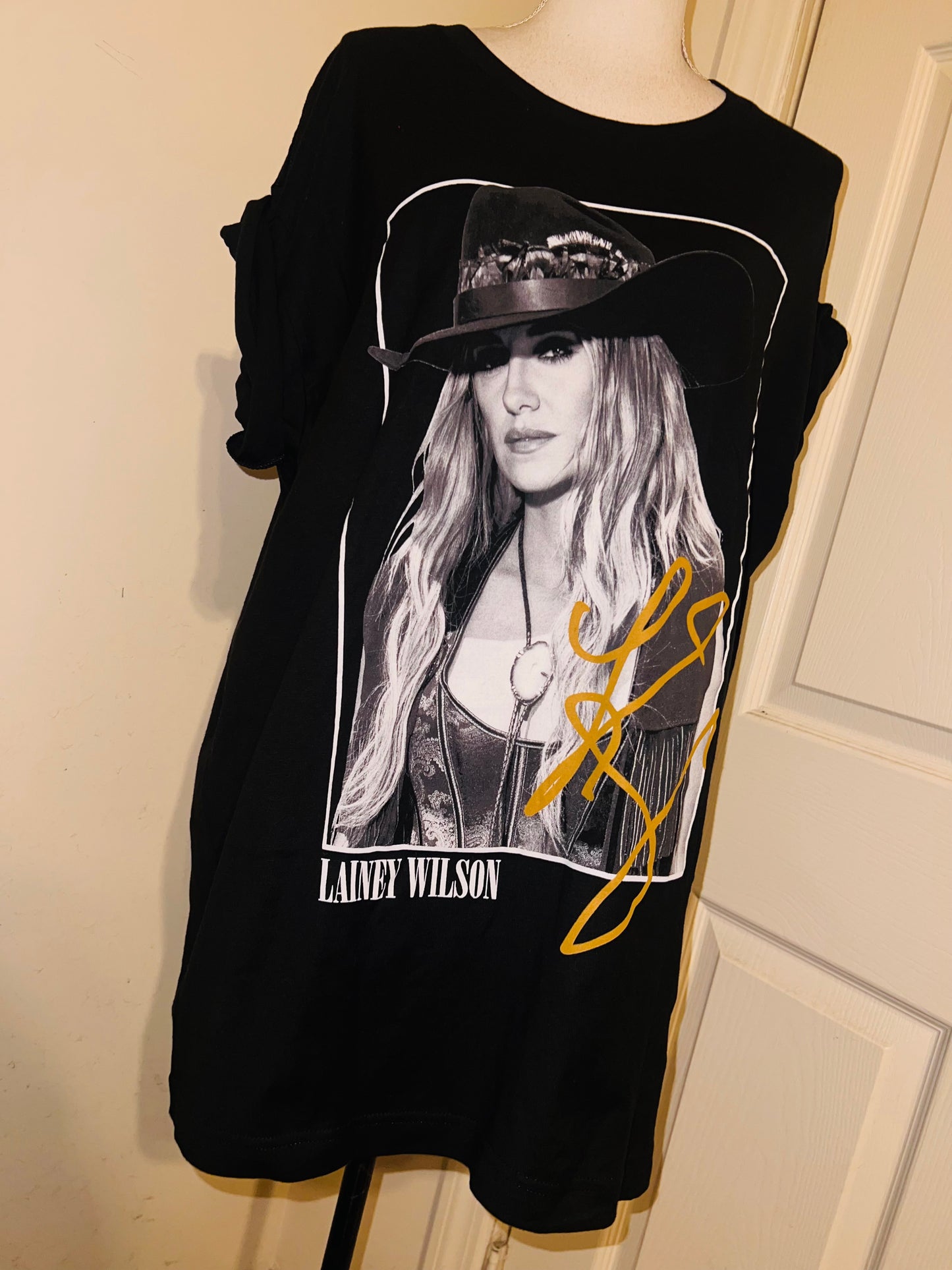 Lainey Wilson Oversized Distressed Tee