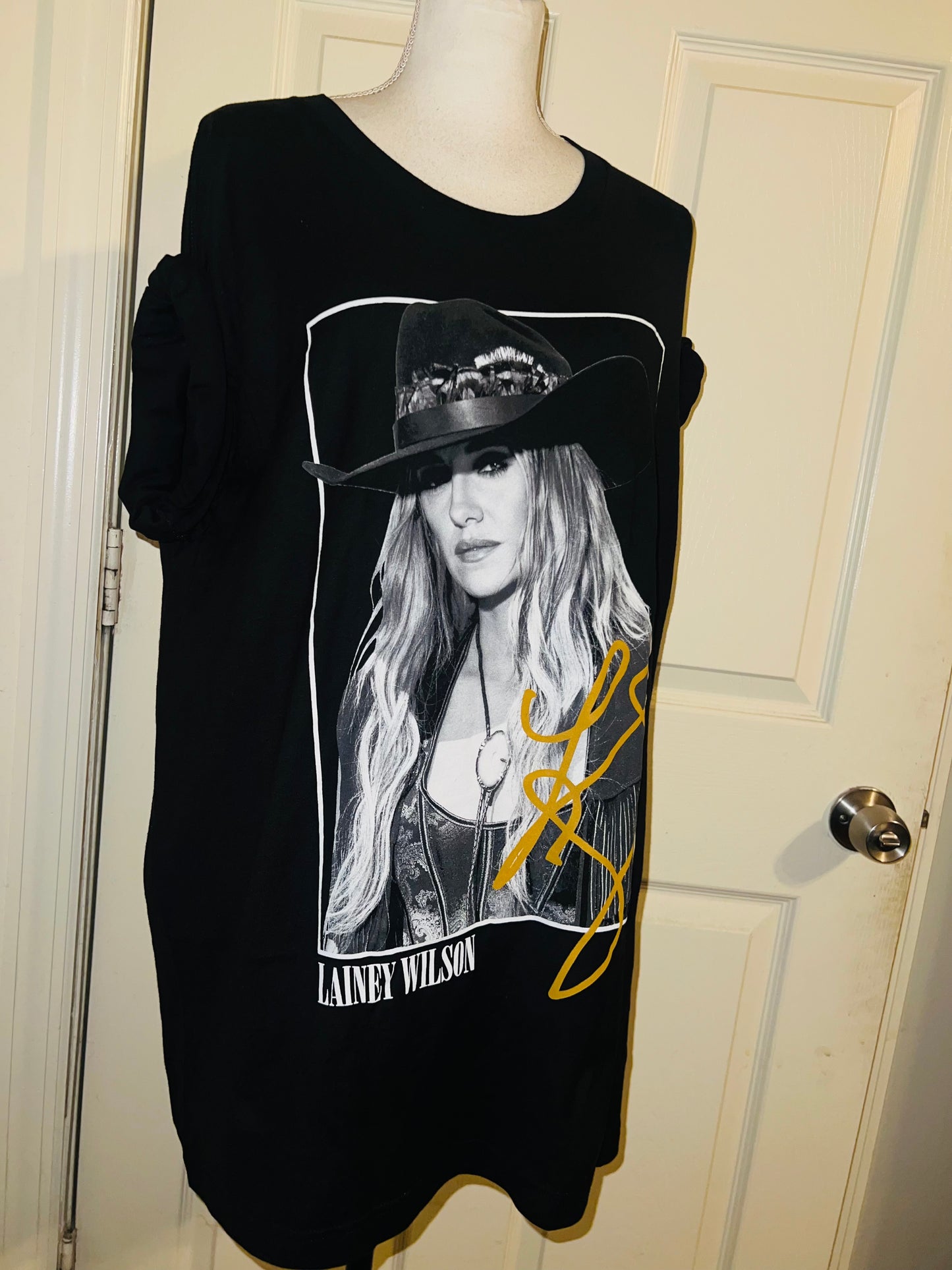 Lainey Wilson Oversized Distressed Tee