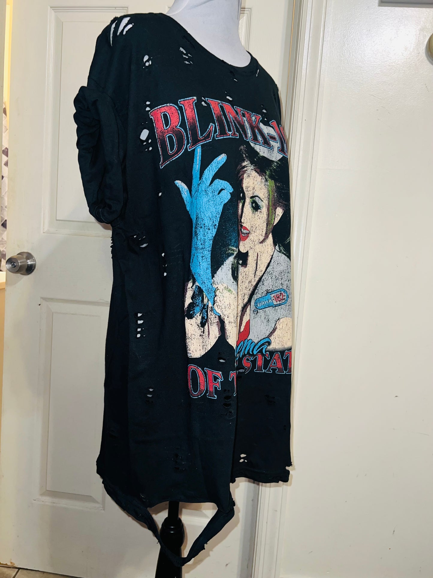 Blink 182 Oversized Distressed Tee