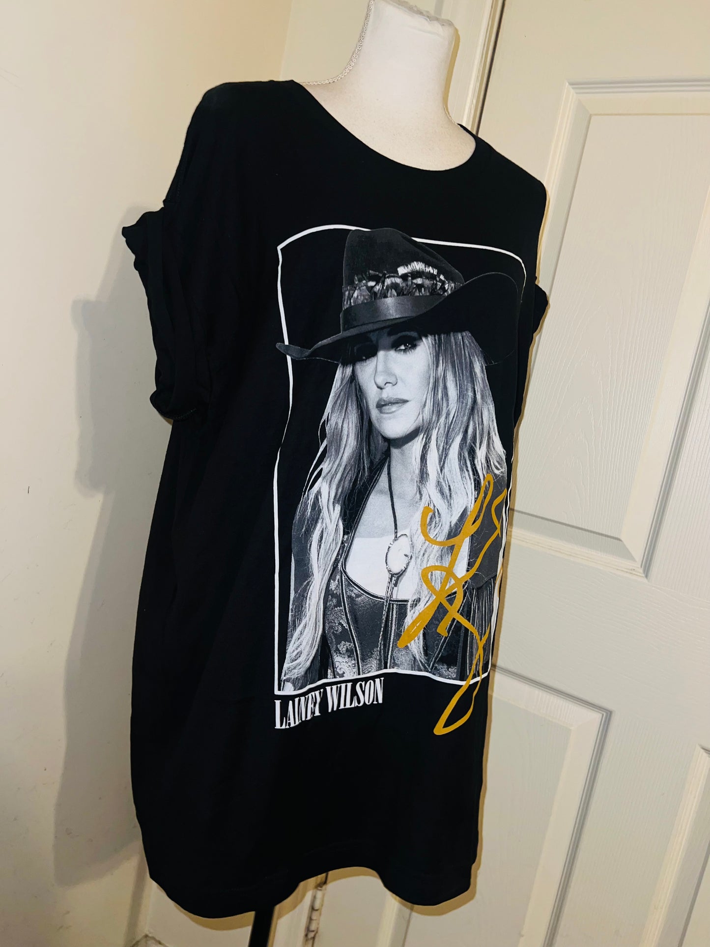 Lainey Wilson Oversized Distressed Tee