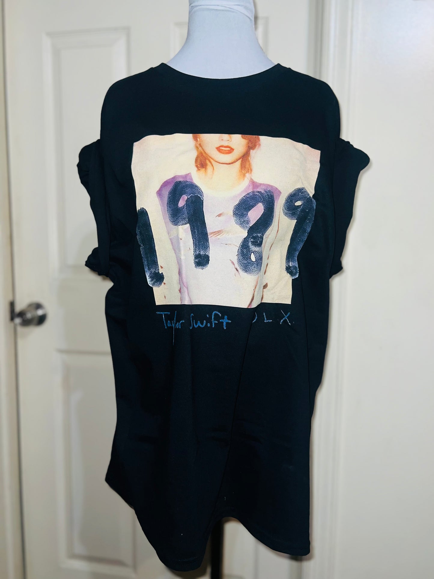 Taylor Swift 1989 Oversized Distressed Tee