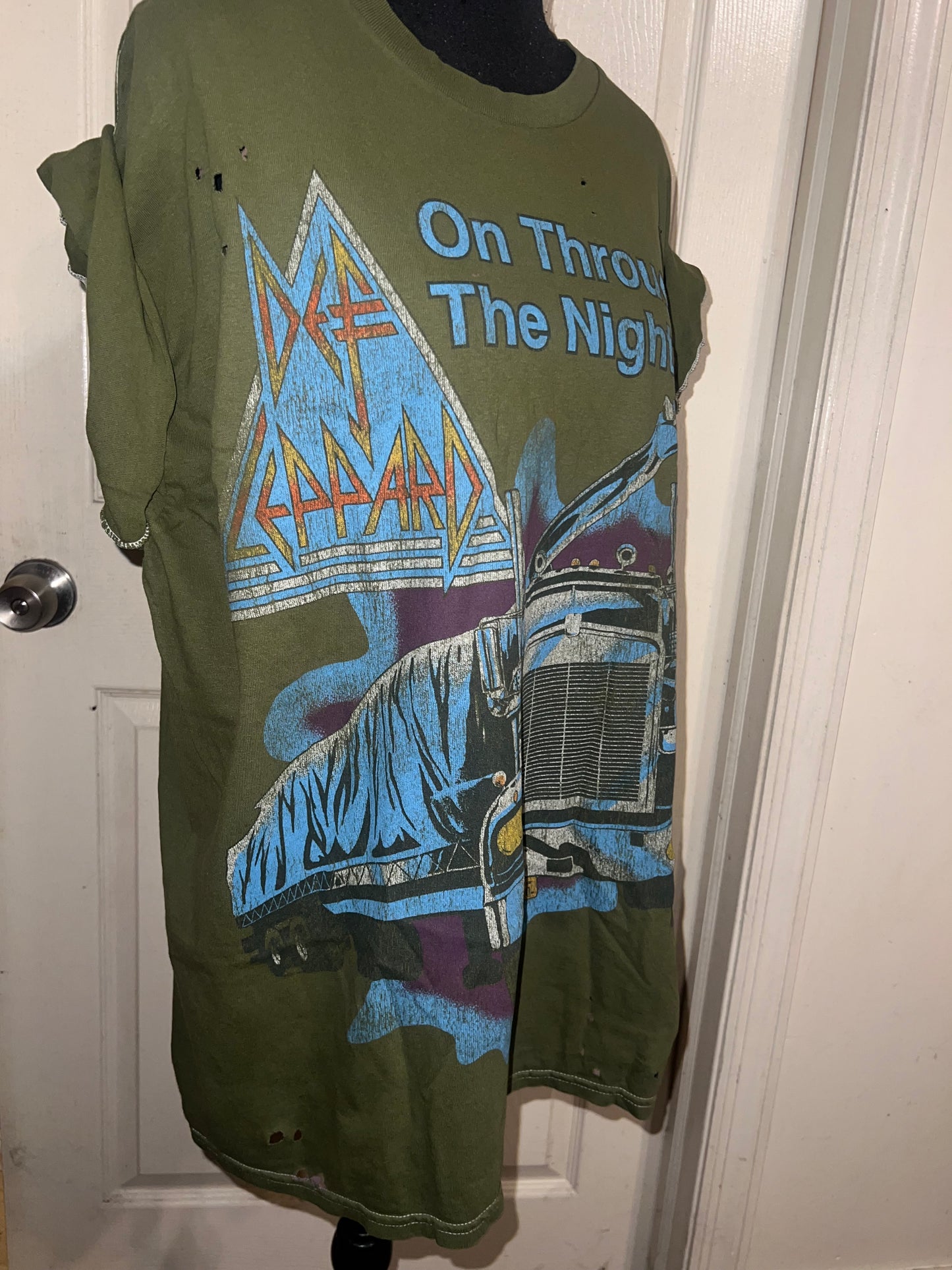 Def Leppard Oversized Distressed Tee