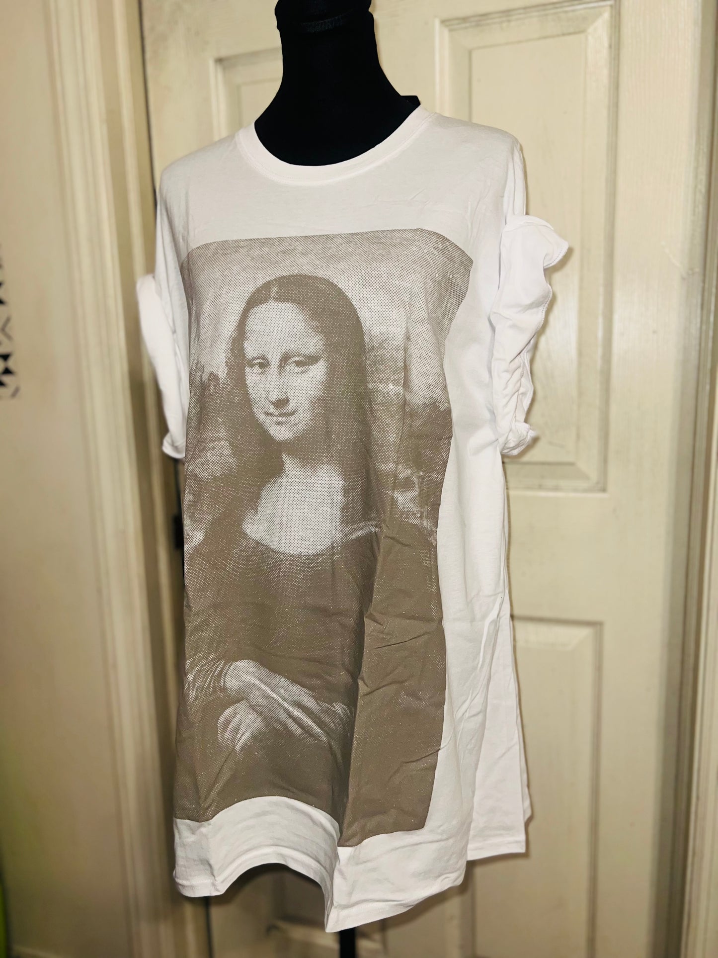 Mona Lisa Oversized Distressed Tee