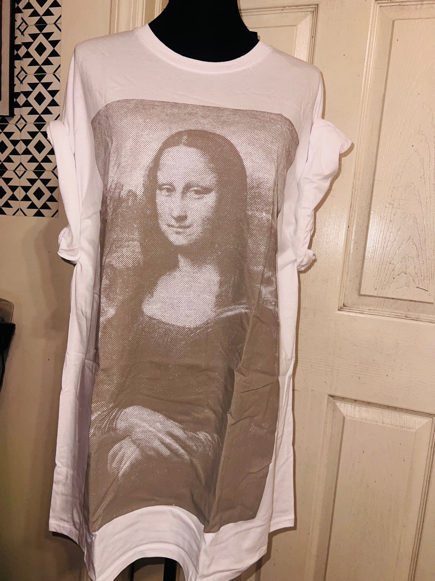Mona Lisa Oversized Distressed Tee