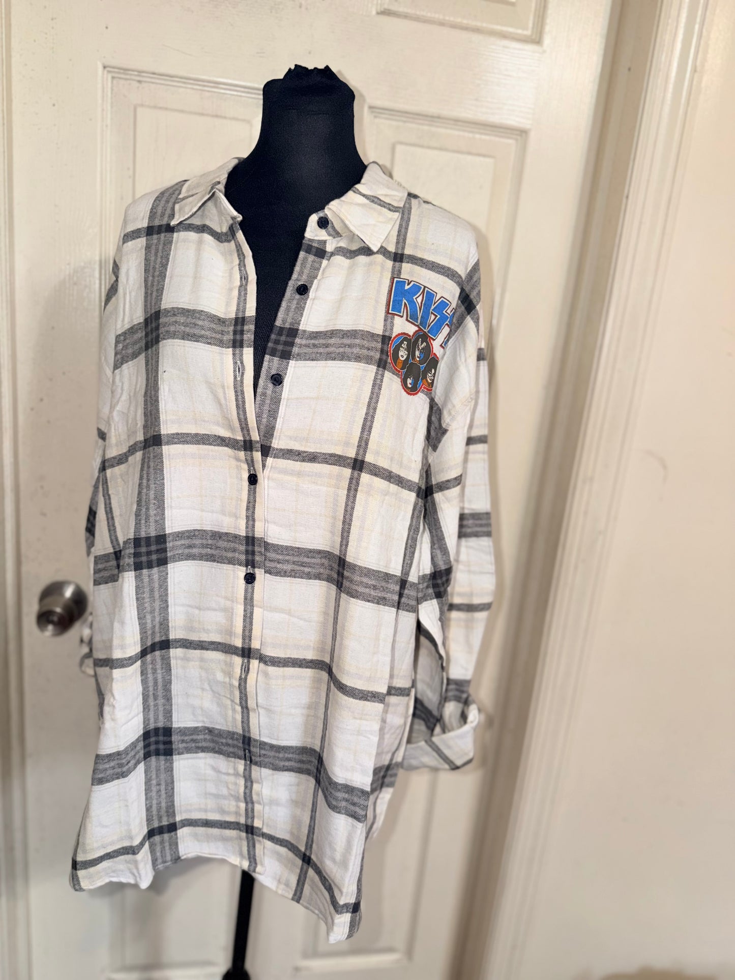 Kiss Oversized Double Sided Flannel