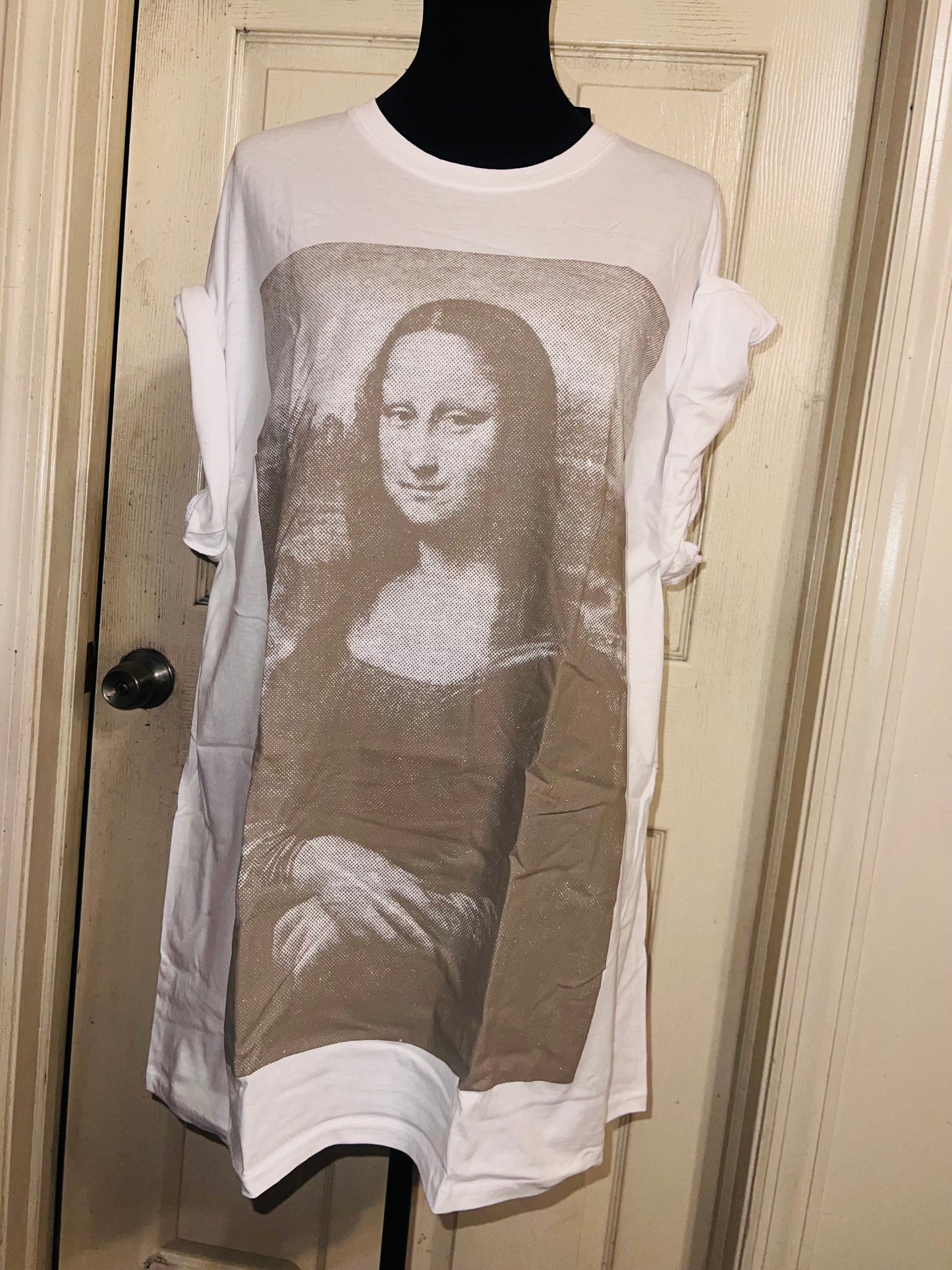 Mona Lisa Oversized Distressed Tee