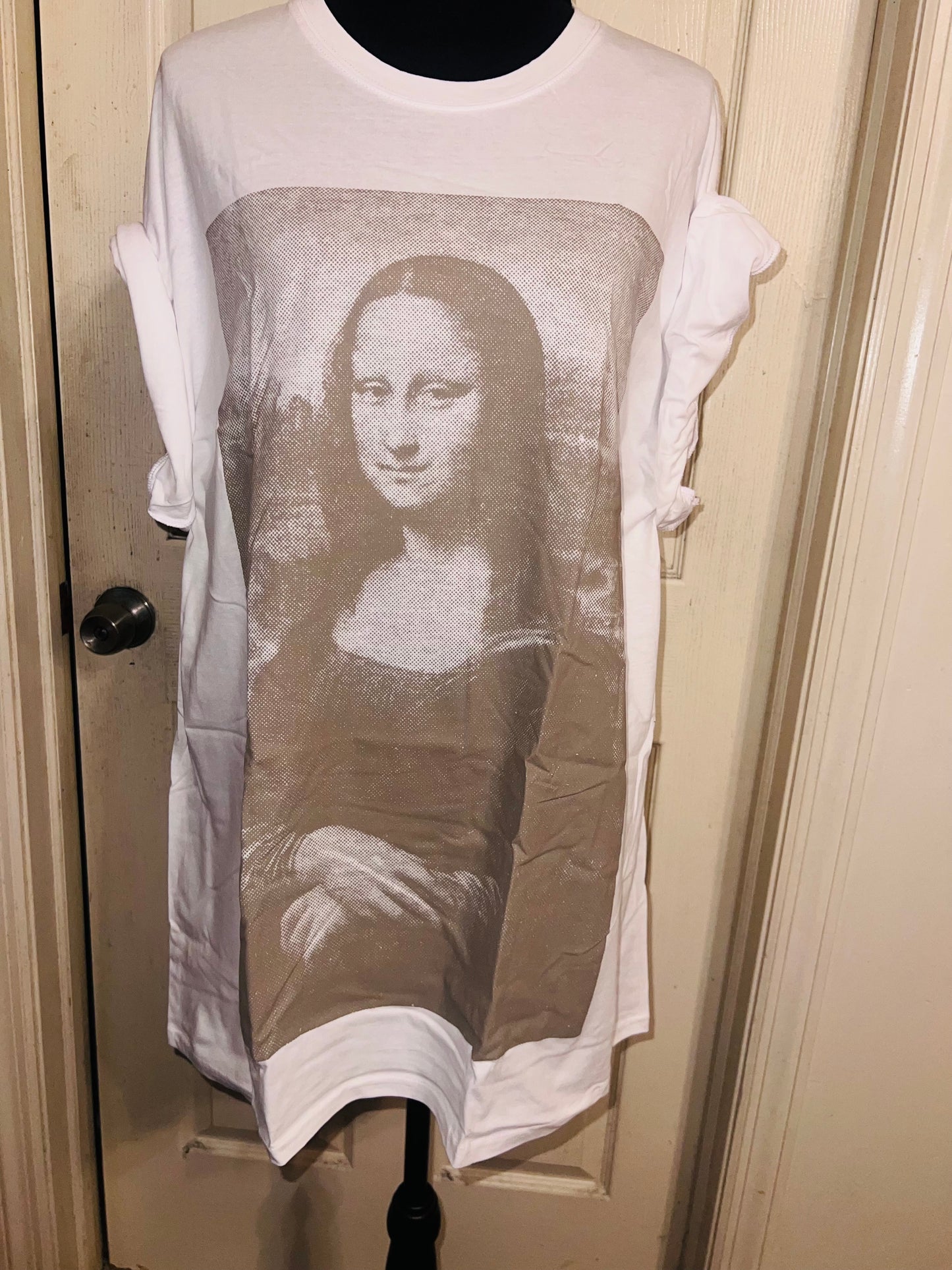 Mona Lisa Oversized Distressed Tee