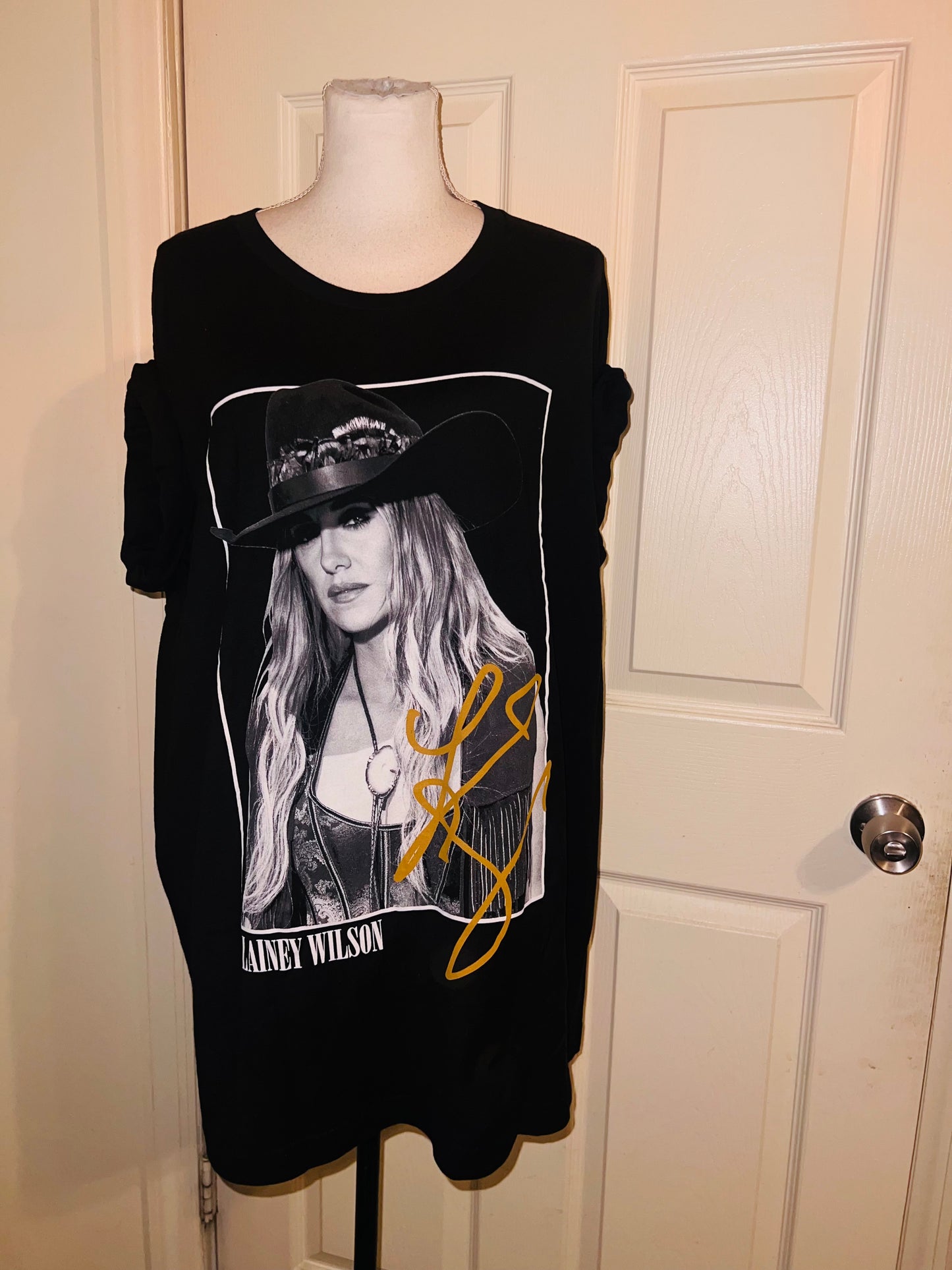 Lainey Wilson Oversized Distressed Tee