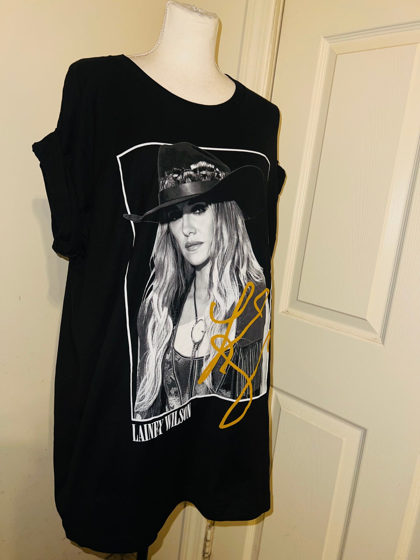 Lainey Wilson Oversized Distressed Tee