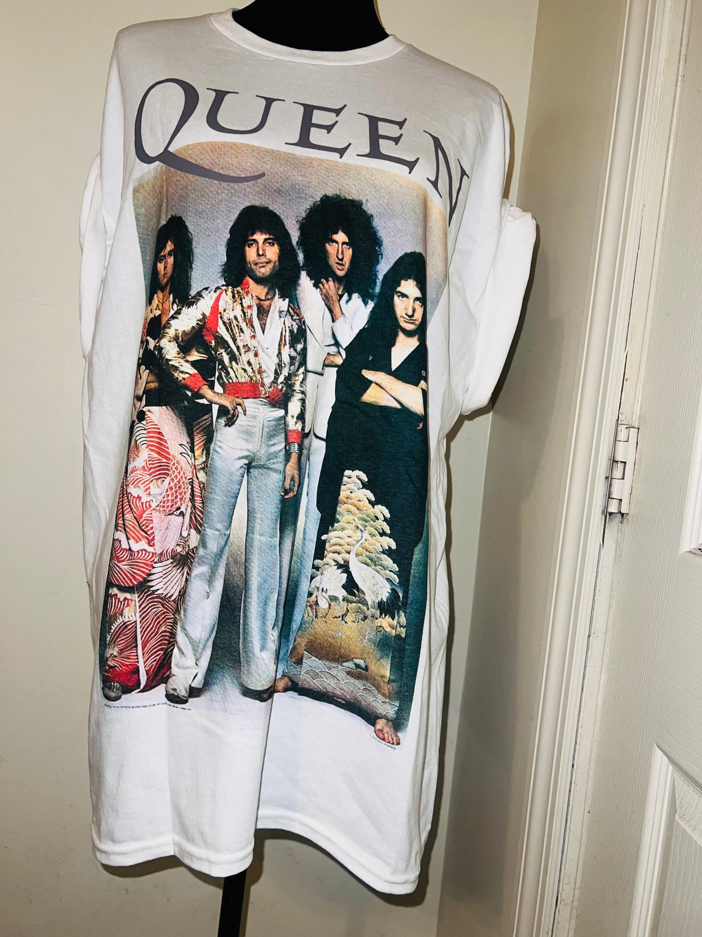 Queen Oversized Distressed Tee