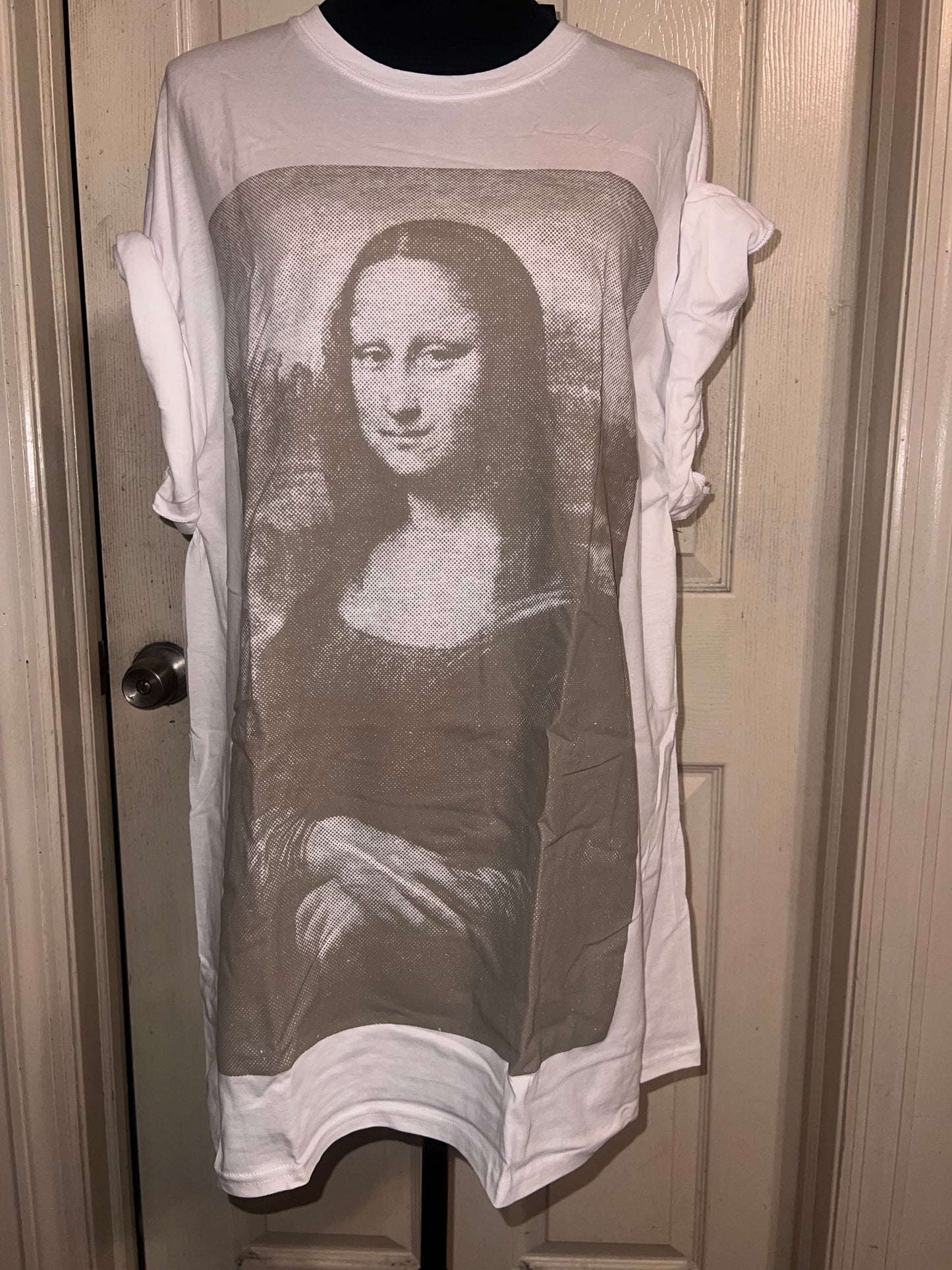 Mona Lisa Oversized Distressed Tee